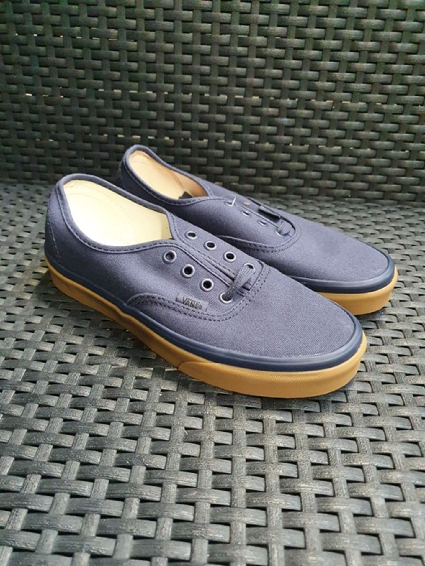 ONE PAIR OF VANS AUTHENTIC TRAINERS IN NAVY - SIZE UK 6. RRP £52.00. GRADE A* - AS NEW WITH TAGS.