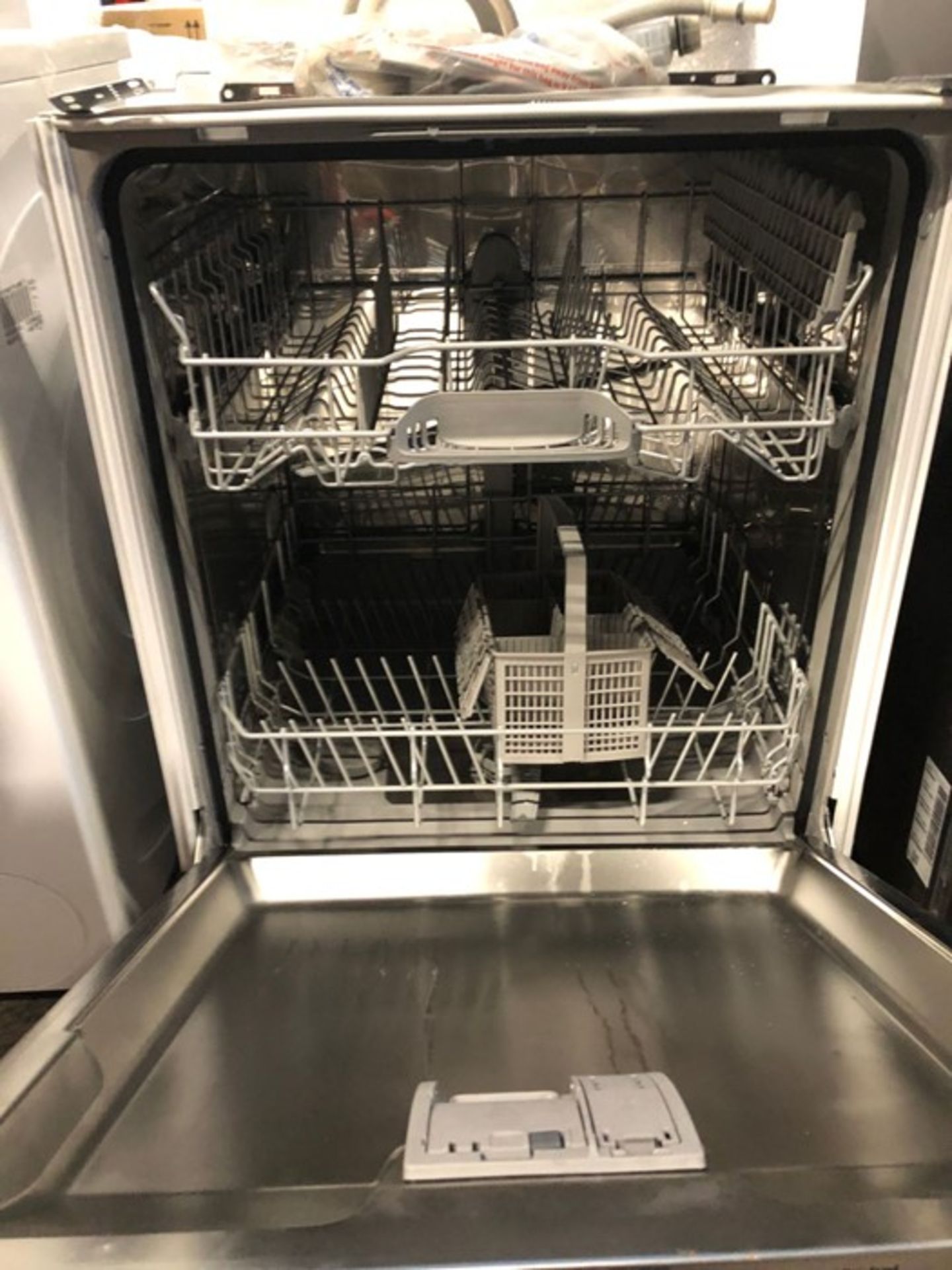 BOSCH SMV40C30GB FULLY INTEGRATED DISHWASHER - Image 2 of 4