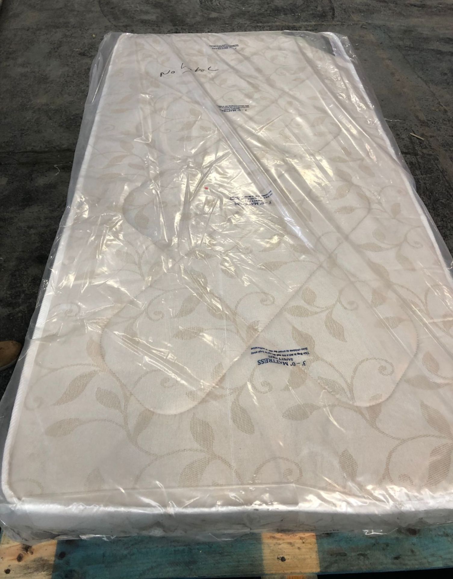 1 X JULIAN BOWEN CABIN BED MATTRESS (90 X 190CM) / CONDITION REPORT: NO APPARENT VISIBLE DAMAGE - Image 2 of 2