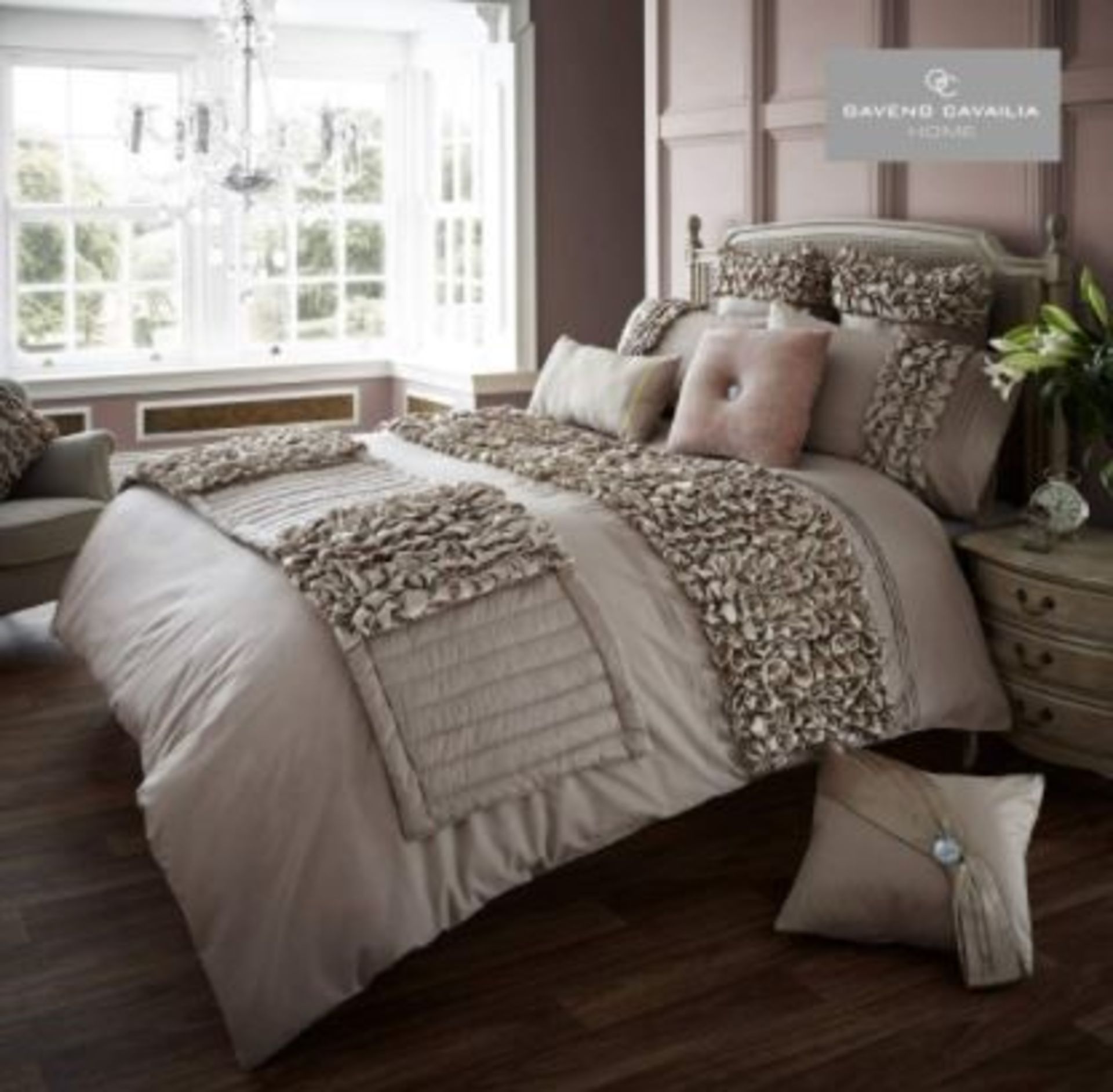 ONE GAVENO CAVAILIA OYSTER KING SIZE DUVET SET RRP £43.99 (THIS ITEM IS AN UNTESTED CUSTOMER RETURN,