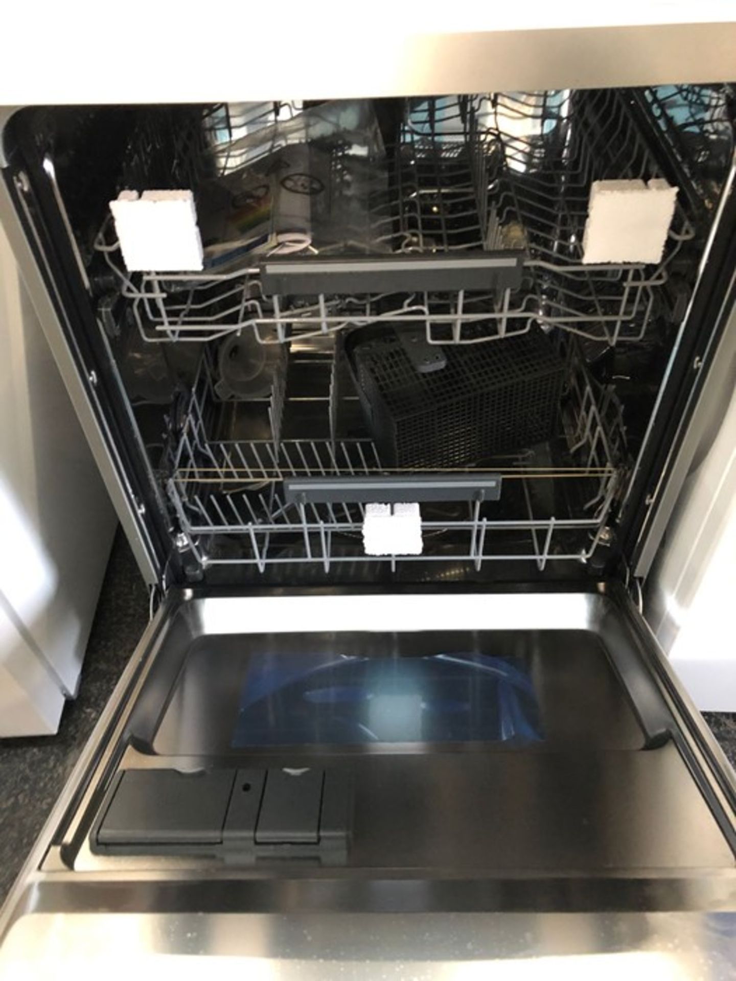 JOHN LEWIS JLDWS1328 FREESTANDING DISHWASHER - Image 2 of 3