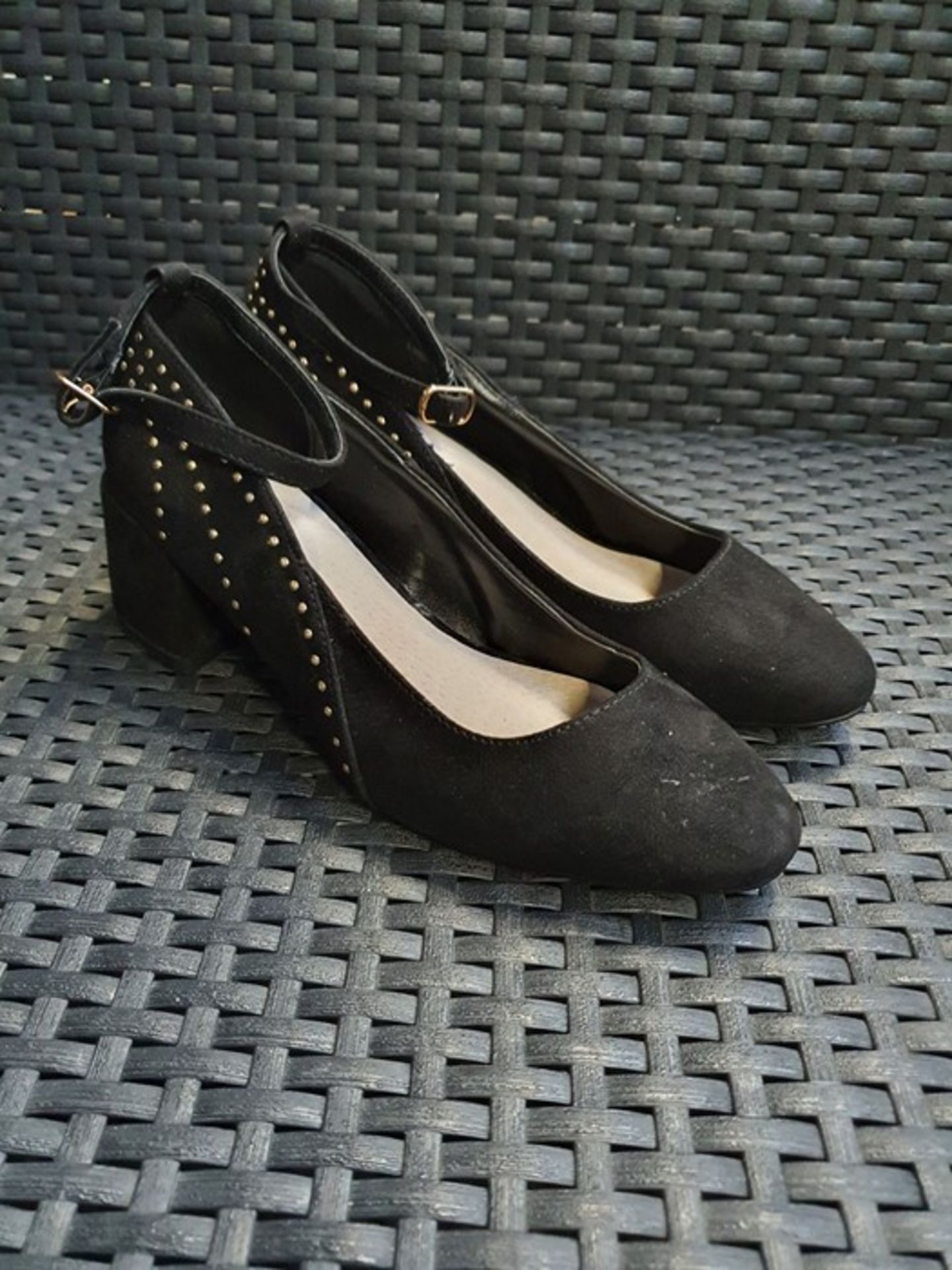 ONE PAIR OF LA REDOUTE COLLECTIONS HEELED BALLET PUMPS WITH STUD DETAILS IN BLACK - SIZE UK 4.