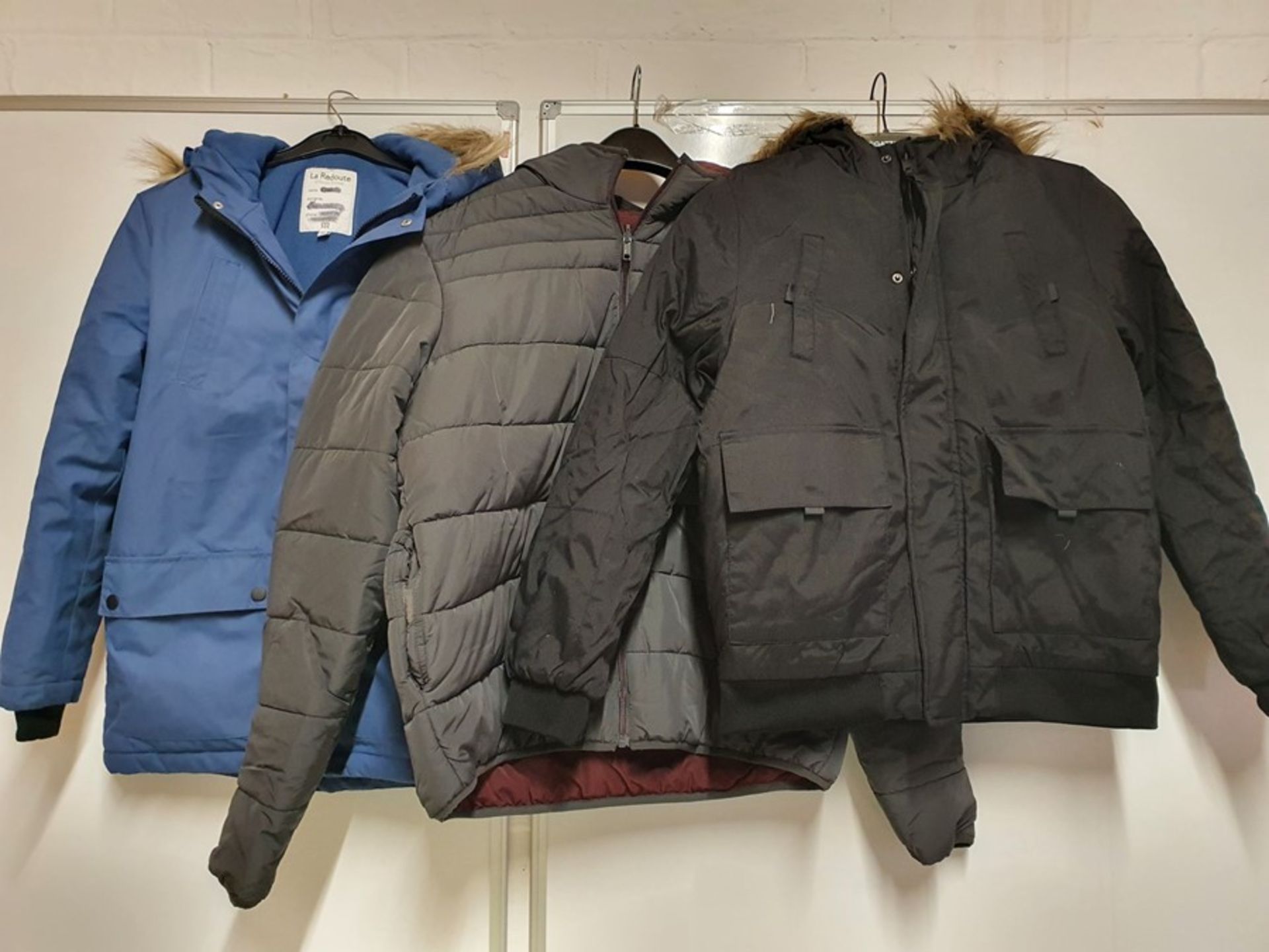 ONE LOT TO CONTAIN ONE BAG OF MIXED BOYS / MENS COATS/ JACKETS - 5 ITEMS. (ASSORTED SIZES AND