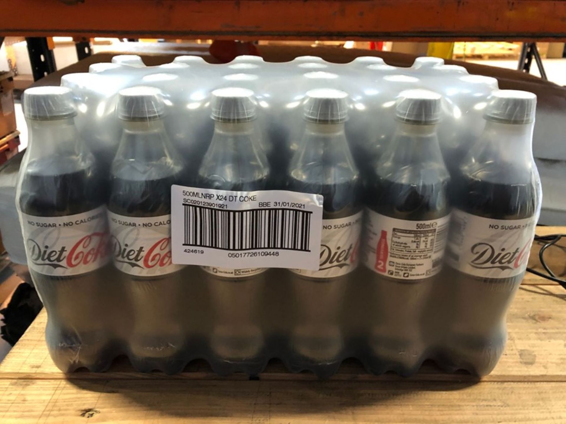 1 X 24 BOTTLES OF DIET COKE / BBE 31 JAN 2021