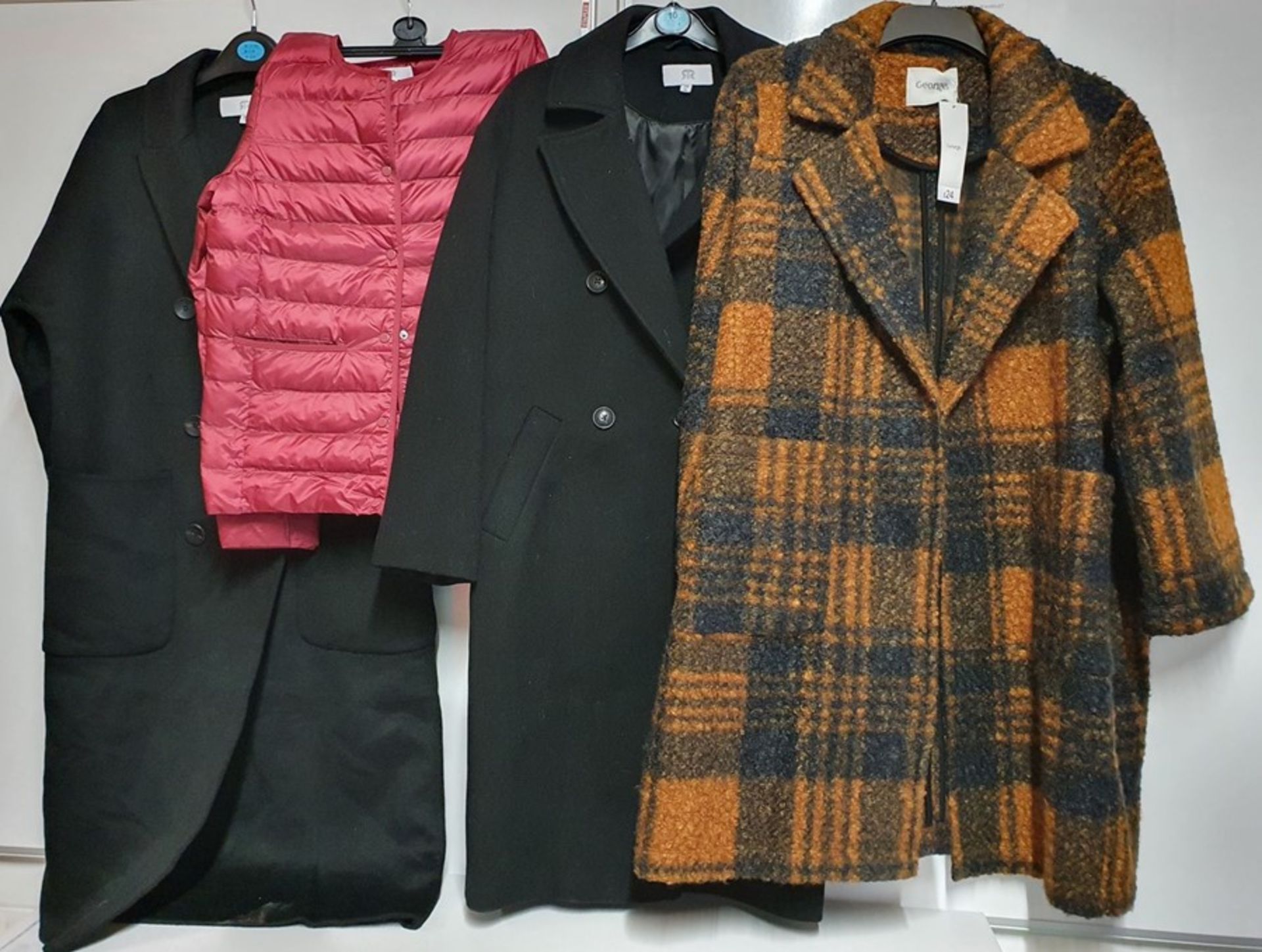 ONE LOT TO CONTAIN ONE BAG OF MIXED LADIES COATS/ JACKETS - 6 ITEMS. (ASSORTED SIZES AND COLOURS,