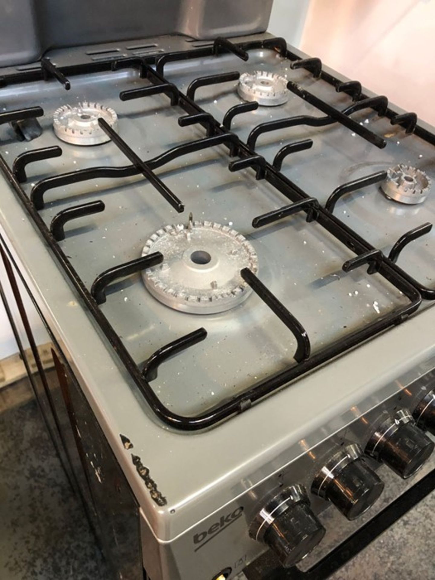 BEKO 50CM SINGLE OVEN GAS COOKER - KA52NES / RRP £299.99 / CONDITION REPORT: UNTESTED CUSTOMER - Image 3 of 4