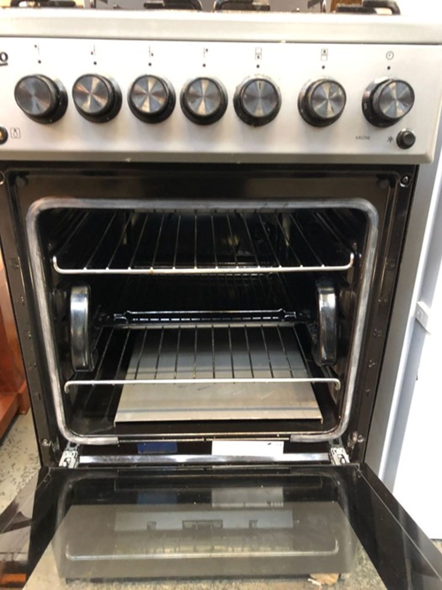 BEKO 50CM SINGLE OVEN GAS COOKER - KA52NES / RRP £299.99 / CONDITION REPORT: UNTESTED CUSTOMER - Image 4 of 4