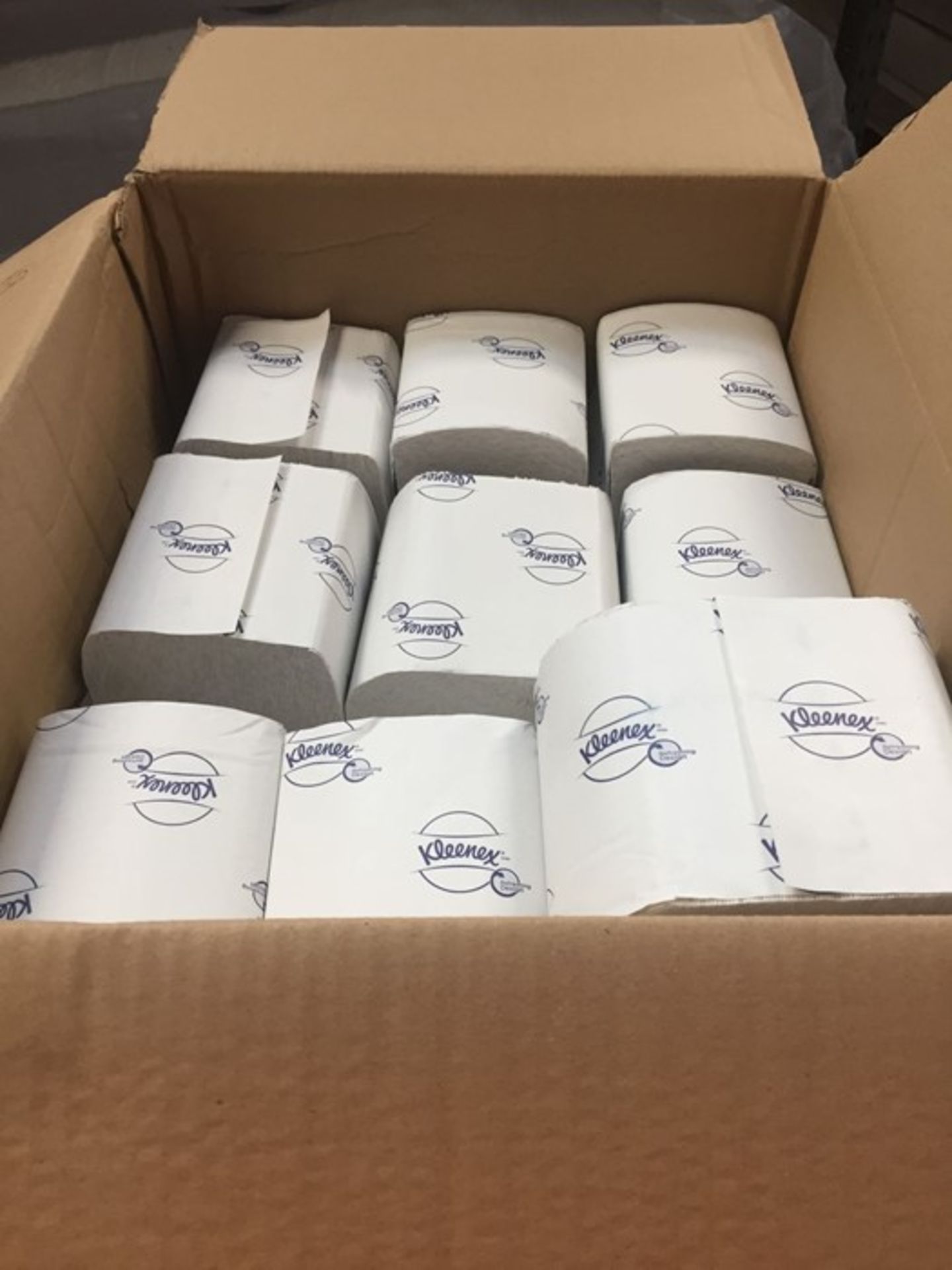 1 LOT TO CONTAIN A BOX OF 19 ROLLS OF KLEENEX HAND TOWELS - L7