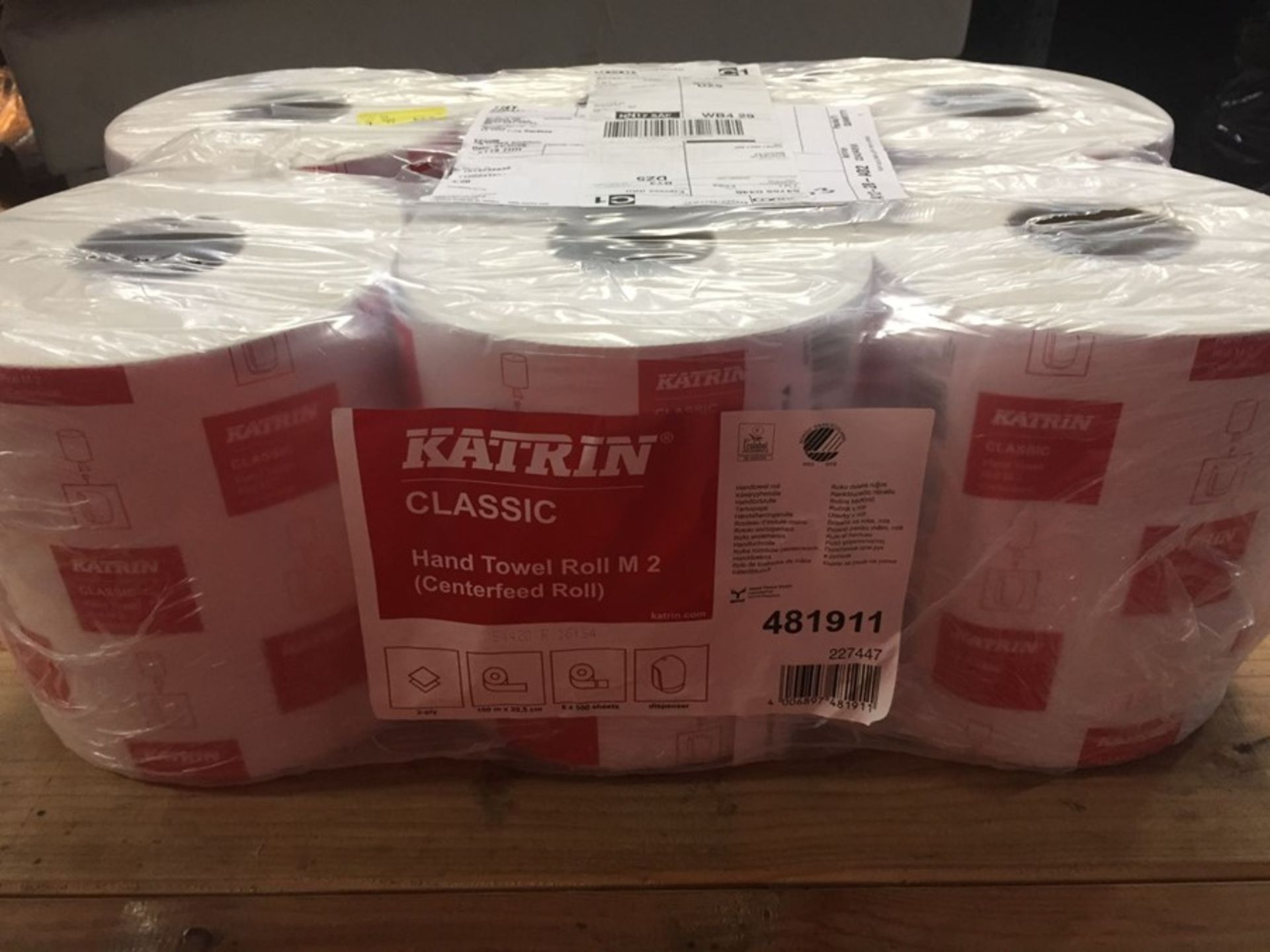 1 LOT TO CONTAIN A PACK OF 6 ROLLS OF KATRIN CLASSIC HAND TOWEL ROLL M 2 -L7