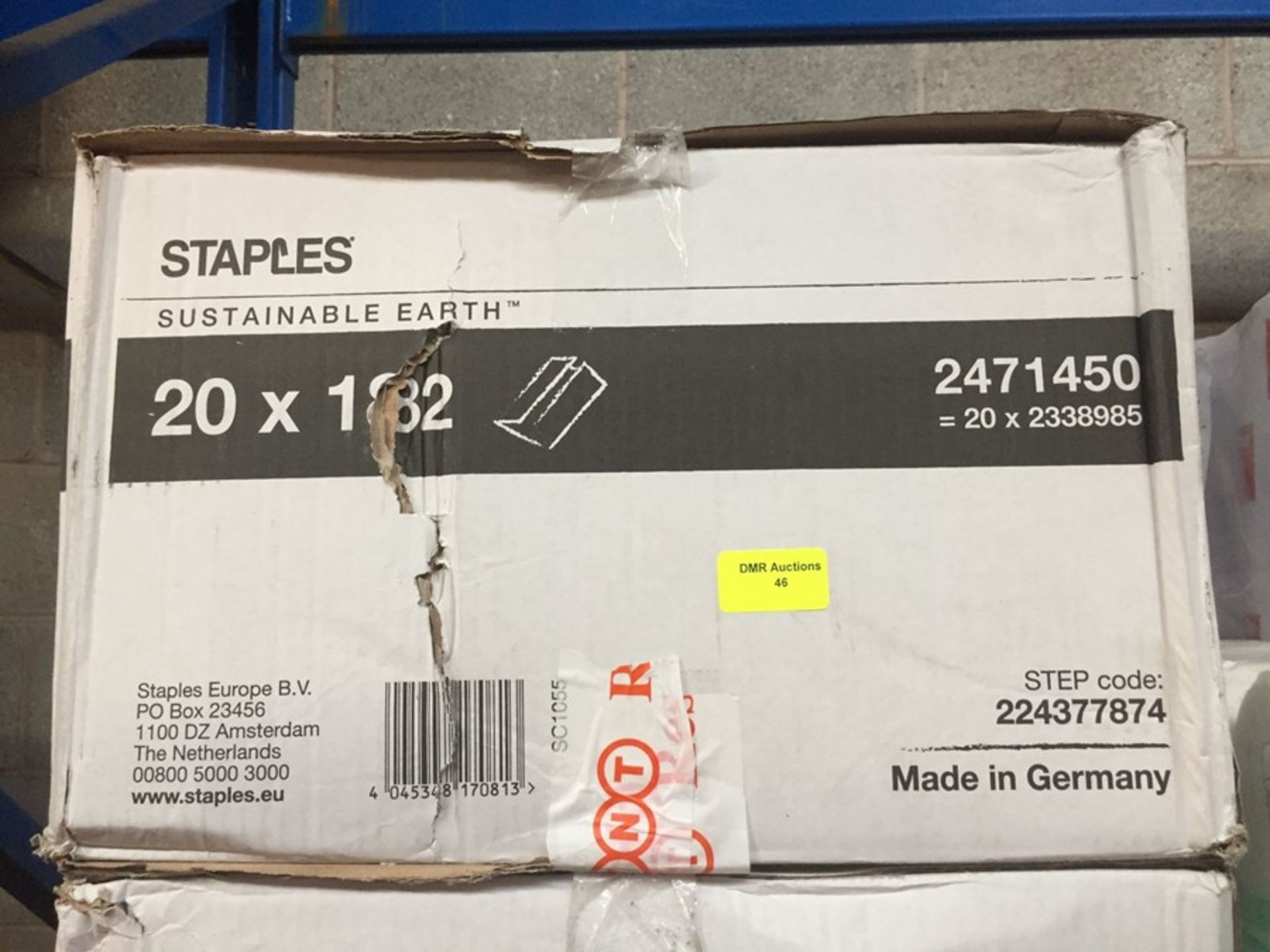 1 LOT TO CONTAIN A BOX OF STAPLES C-FOLD HAND TOWEL - L7