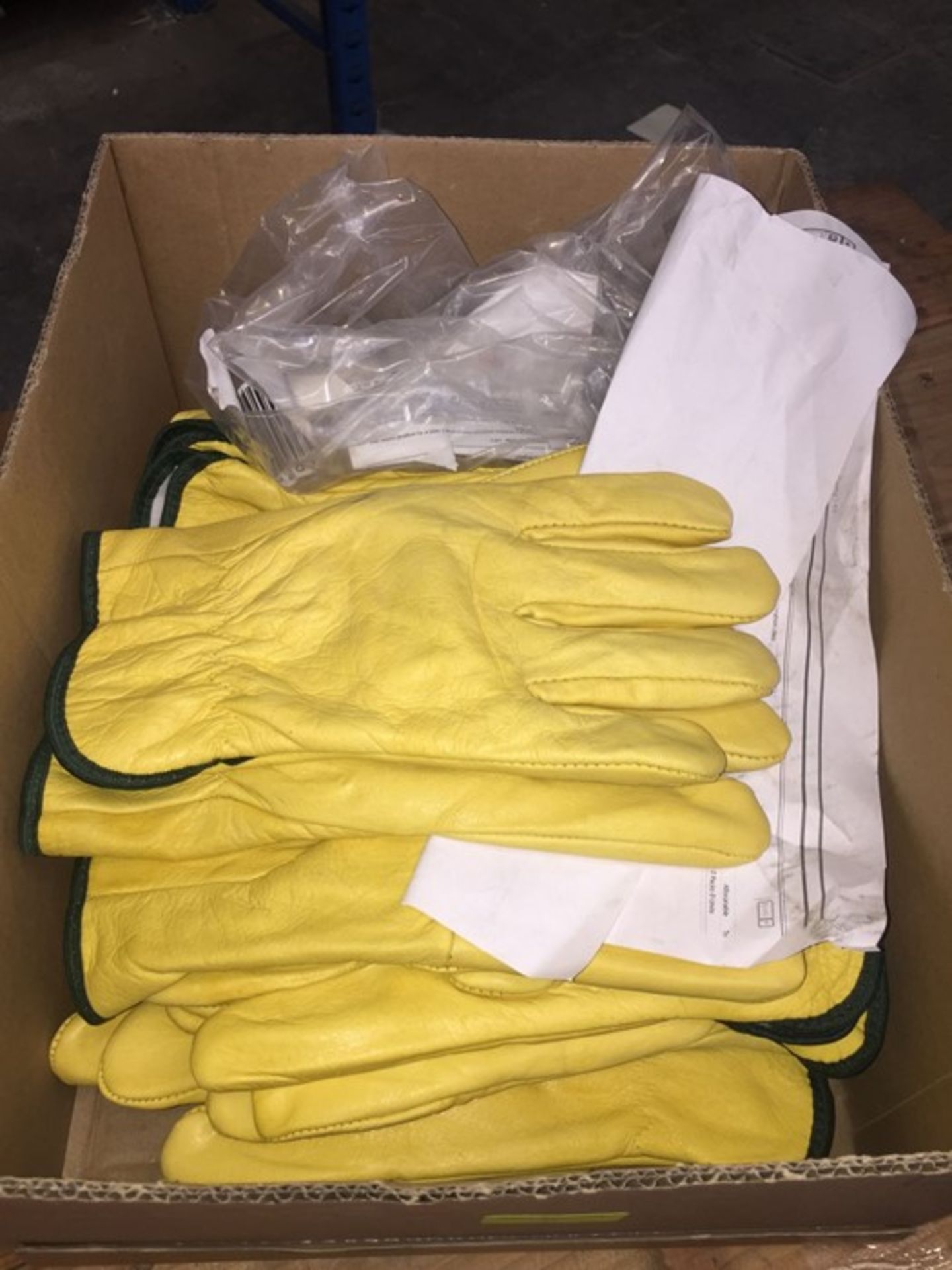 1 LOT TO CONTAIN A BOX OF CLICK 2000 LINED DRYERS GLOVES IN SIZE LARGE L-8