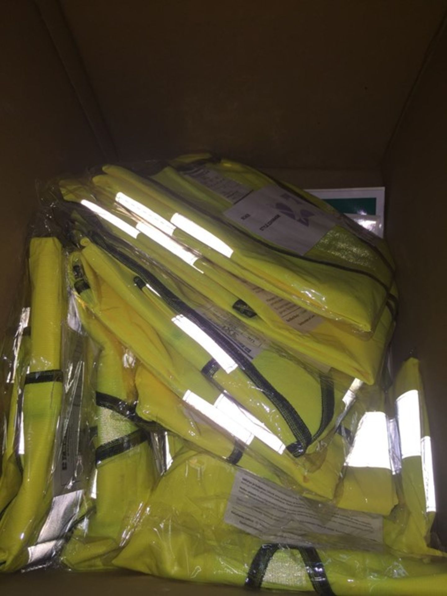 1 LOT TO CONTAIN 12 X HIGH VIS VESTS IN SIZE 3XL L-8