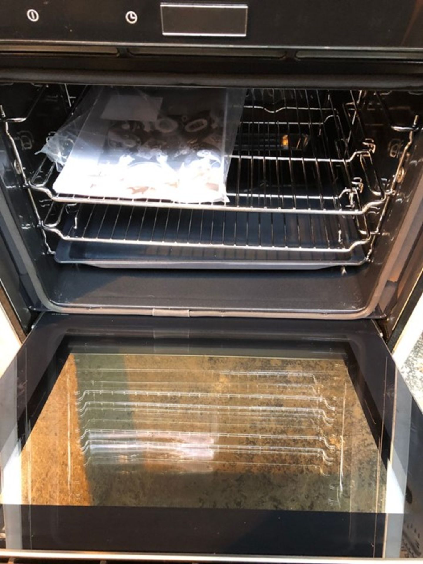 NEFF B57CR22N0B PYROLYTIC SLIDE AND HIDE SINGLE ELECTRIC OVEN - Image 2 of 2
