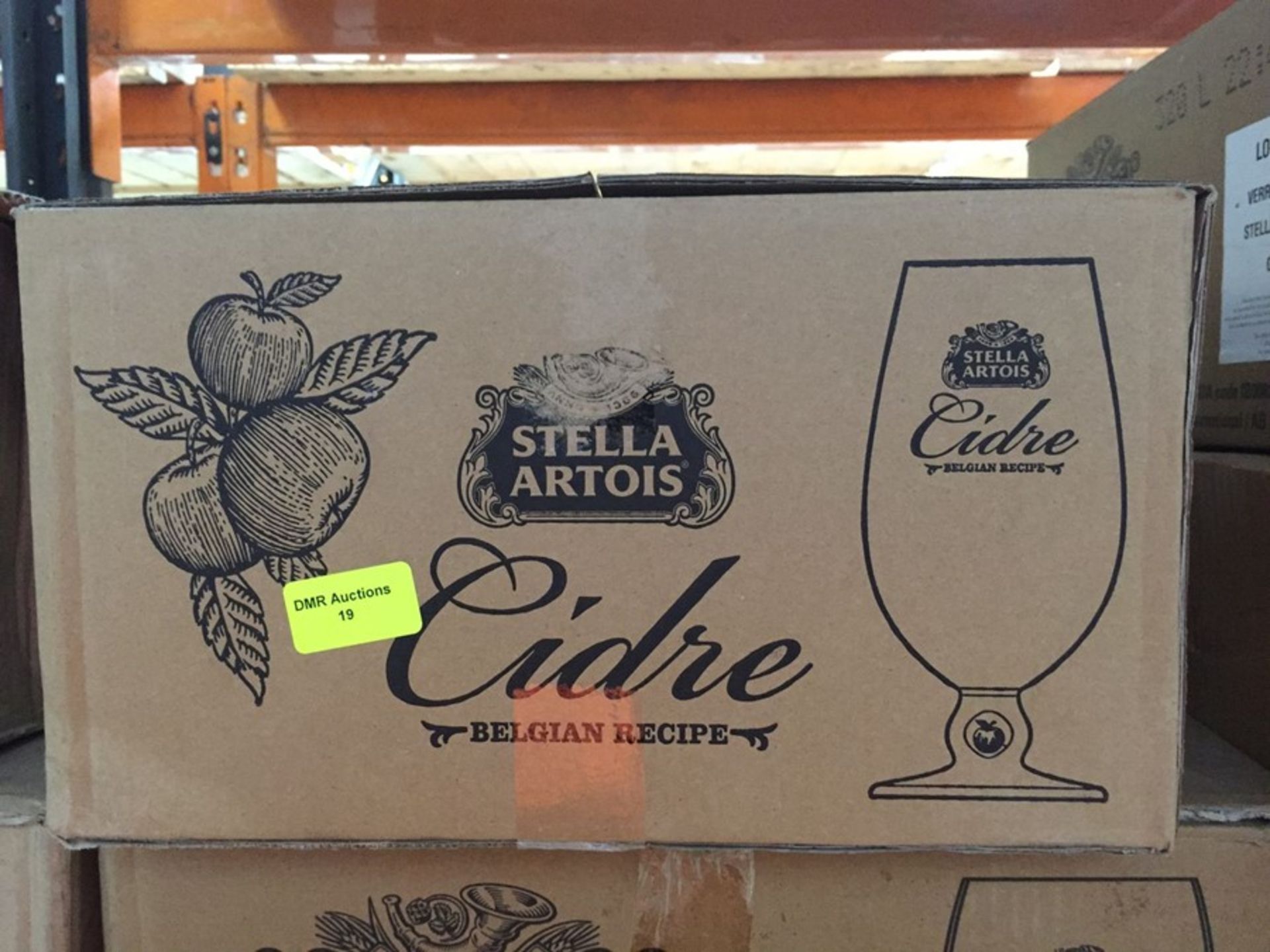 1 LOT TO CONTAIN A BOX OF 20 X STELLA ARTOIS 2/3 PINT CHALICES