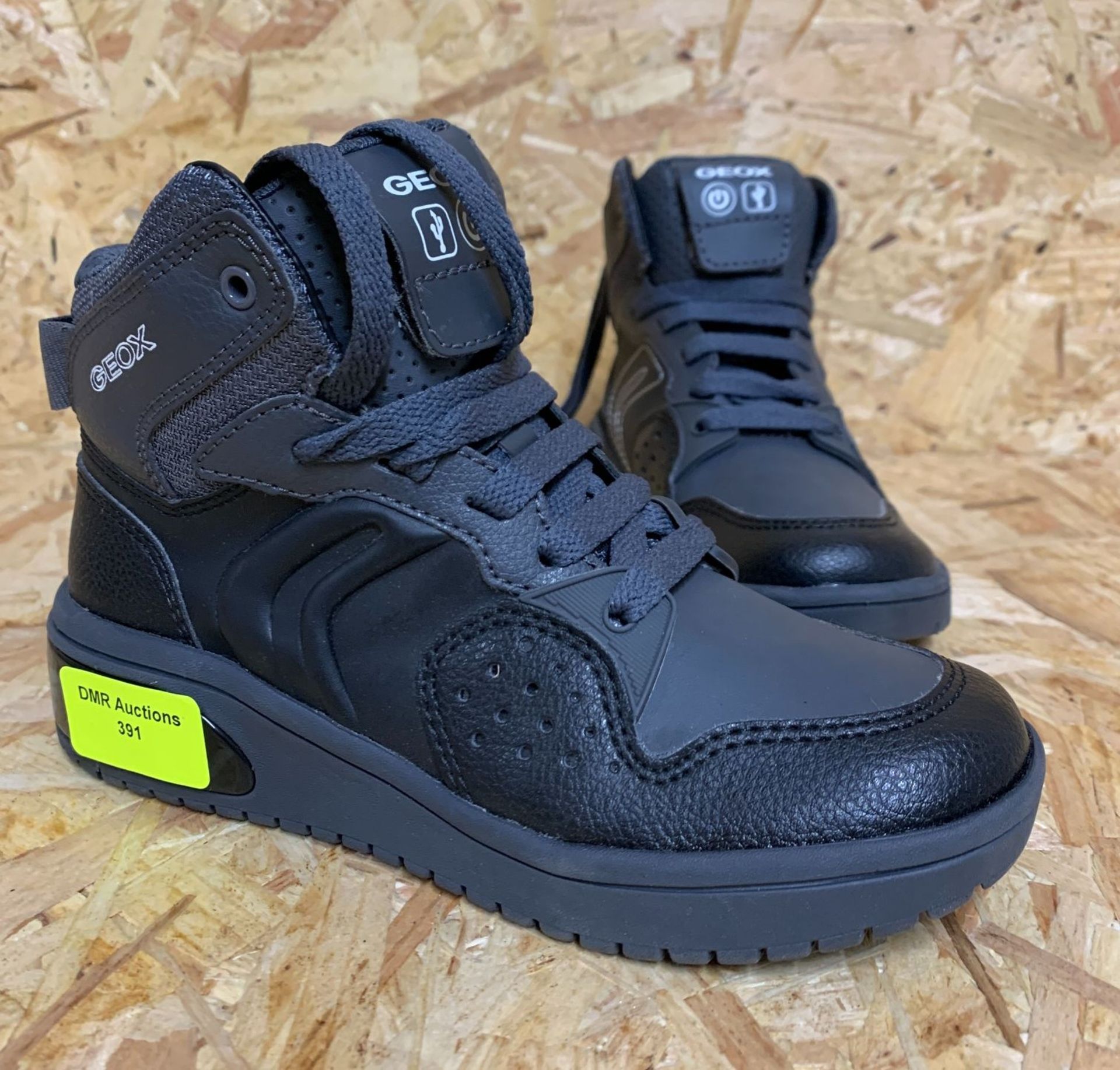 1 X PAIR OF GEOX KIDS HIGH TOP TRAINERS / SIZE: 12.5 UK / CONDITION REPORT: GRADE A