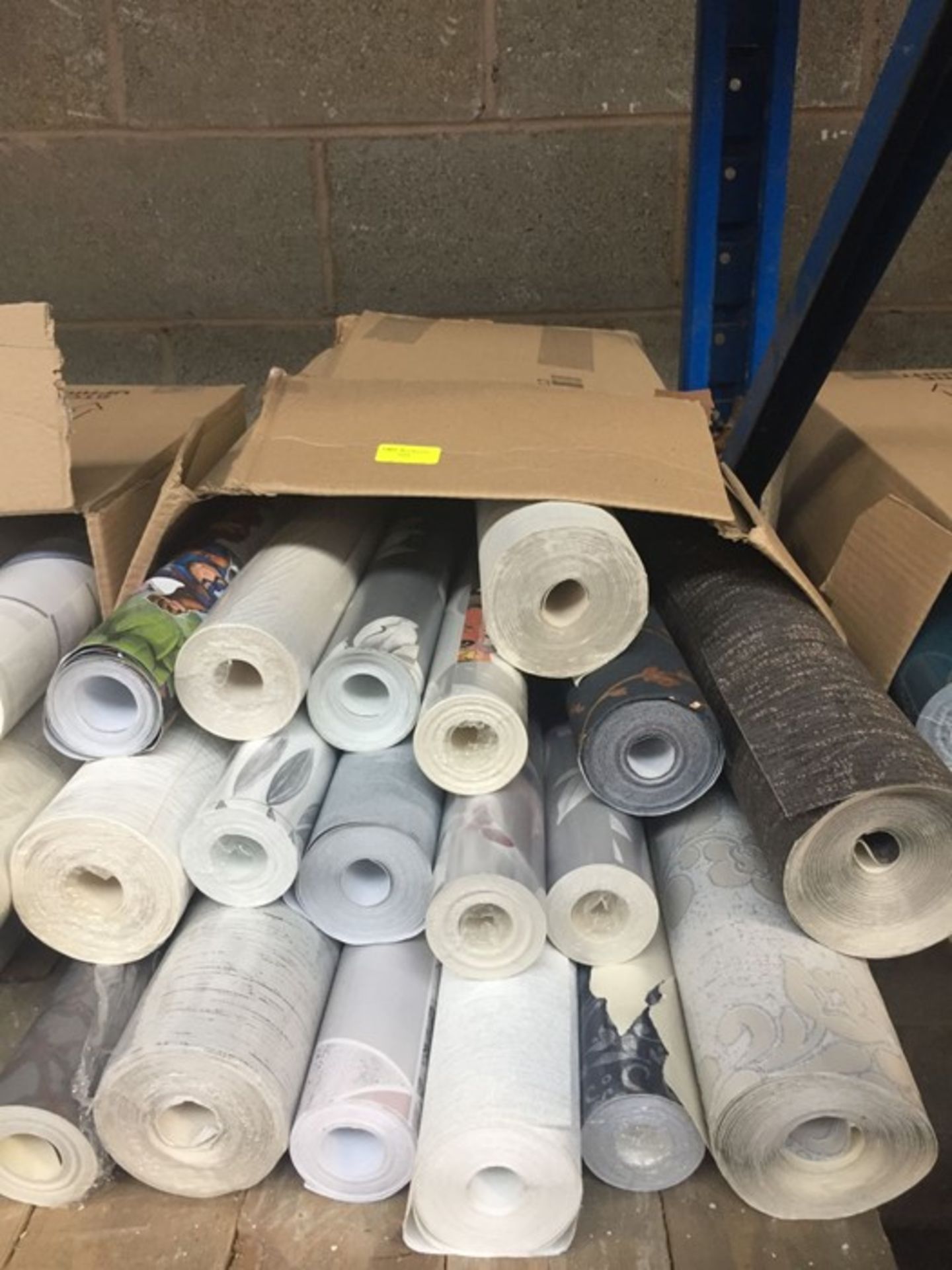 1 LOT TO CONTAIN A BOX OF ASSORTED WALLPAPER, THERE ARE 18 ROLLS IN THIS LOT, CONDITIONS VARY