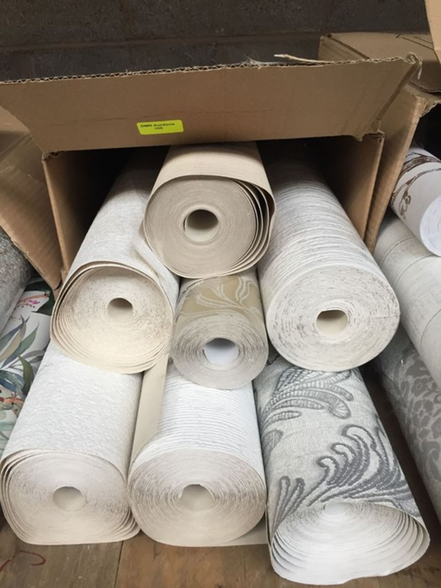 1 LOT TO CONTAIN A BOX OF ASSORTED WALLPAPER, THERE ARE 7 ROLLS IN THIS LOT, CONDITIONS VARY