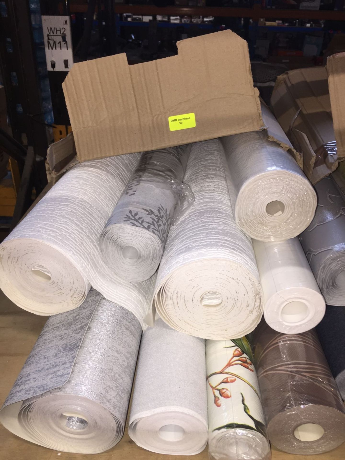 1 LOT TO CONTAIN A BOX OF ASSORTED WALLPAPER, THERE ARE 9 ROLLS IN THIS LOT, CONDITIONS VARY