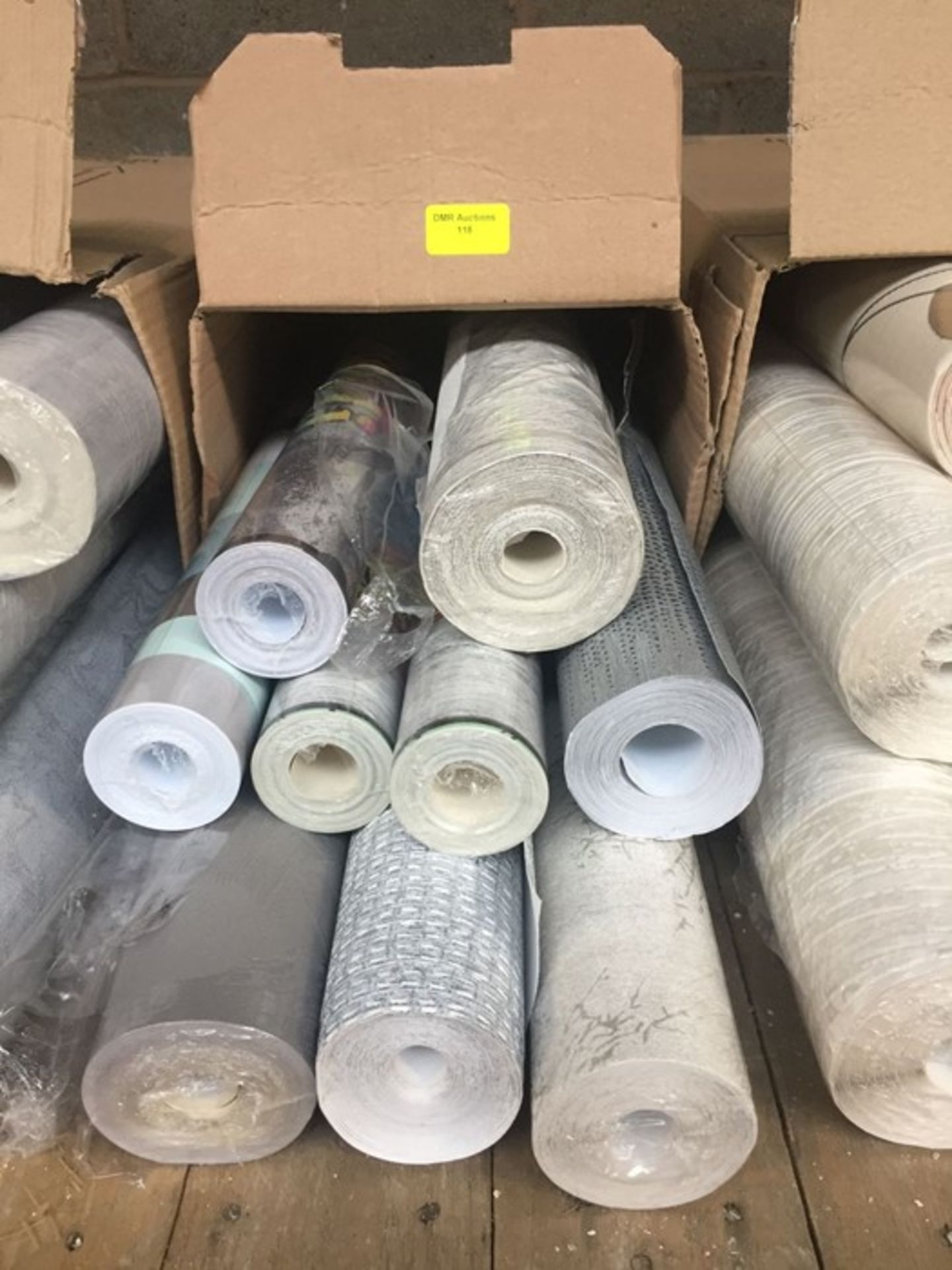 1 LOT TO CONTAIN A BOX OF ASSORTED WALLPAPER, THERE ARE 9 ROLLS IN THIS LOT, CONDITIONS VARY