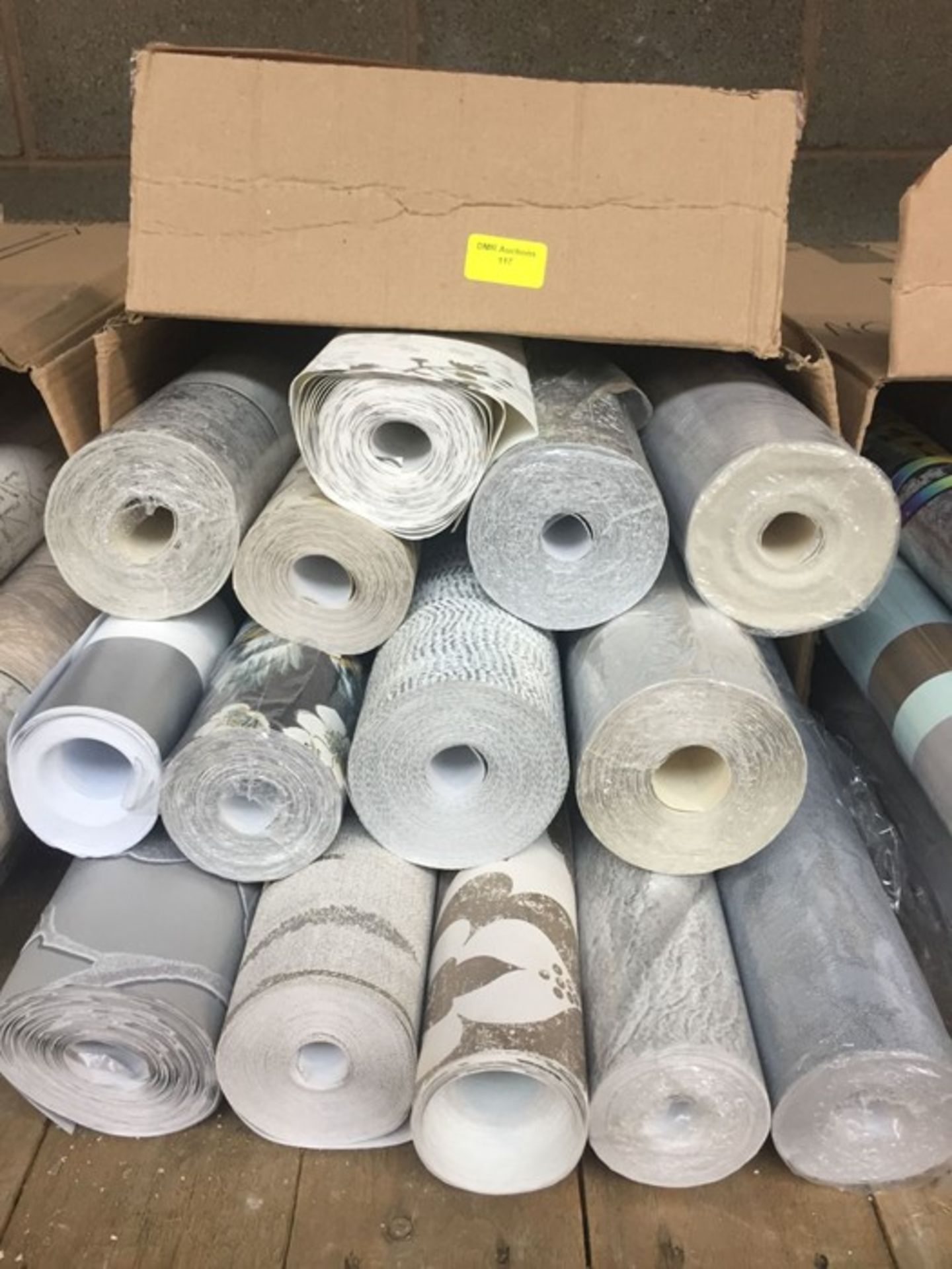 1 LOT TO CONTAIN A BOX OF ASSORTED WALLPAPER, THERE ARE 14 ROLLS IN THIS LOT, CONDITIONS VARY