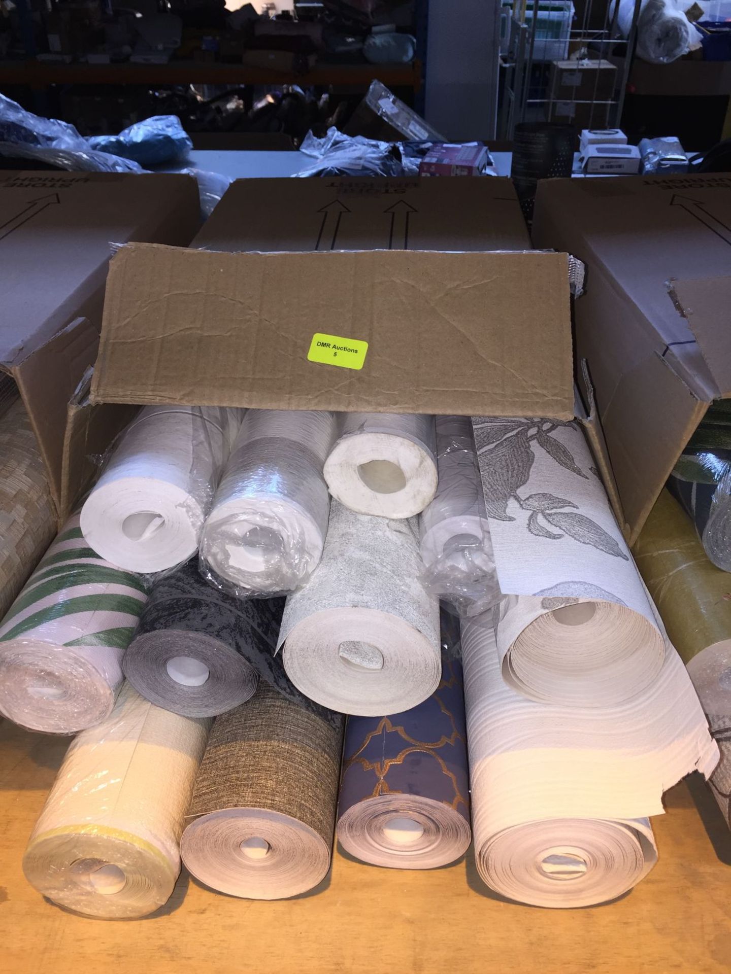 1 LOT TO CONTAIN A BOX OF ASSORTED WALLPAPER, THERE ARE 12 ROLLS IN THIS LOT, CONDITIONS VARY
