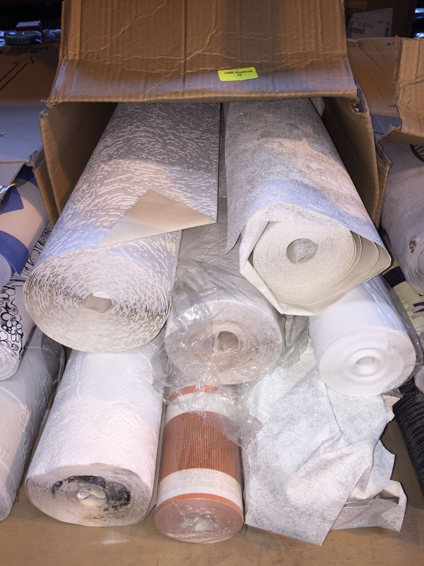 1 LOT TO CONTAIN A BOX OF ASSORTED WALLPAPER, THERE ARE 7 ROLLS IN THIS LOT, CONDITIONS VARY