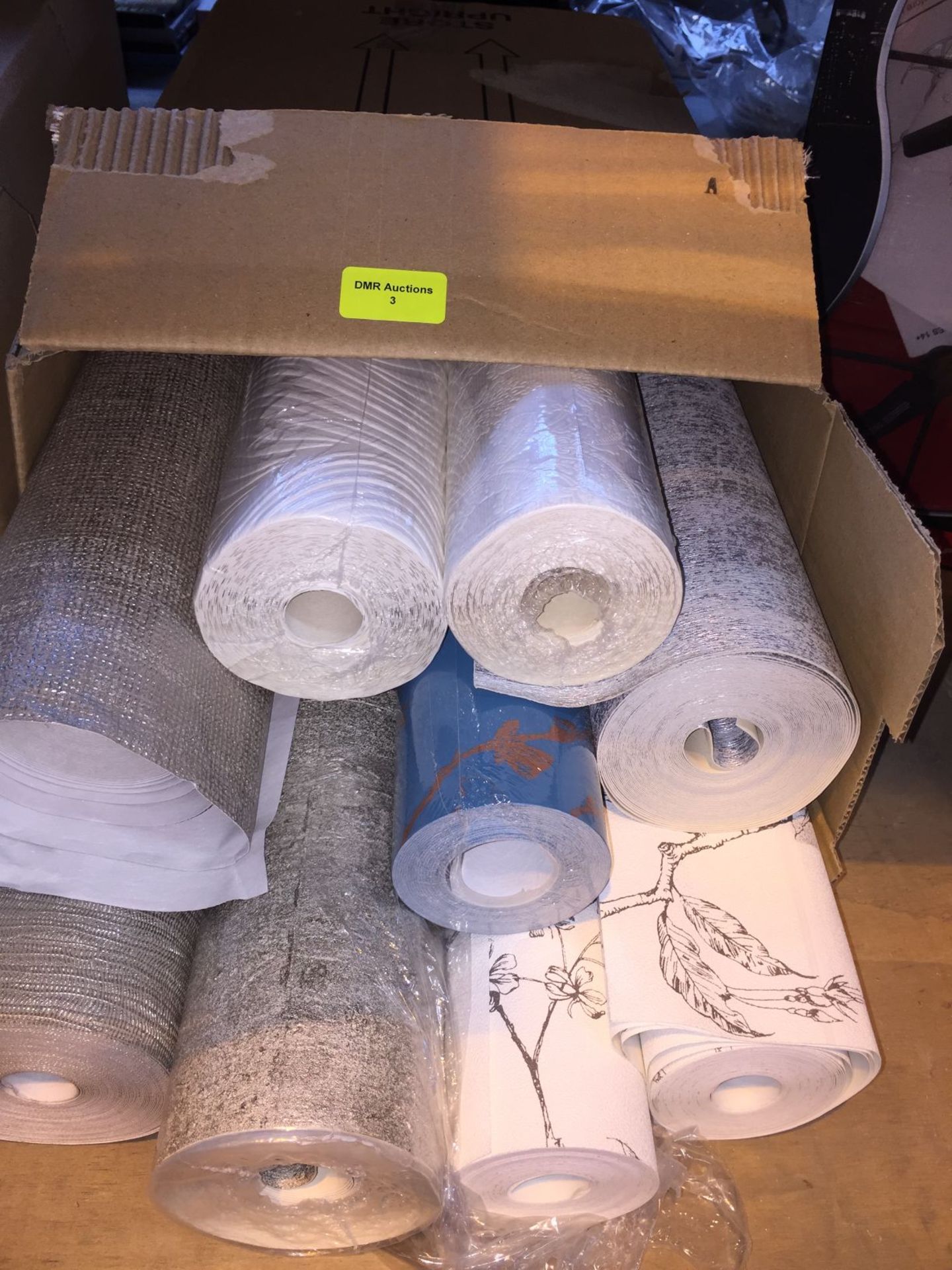 1 LOT TO CONTAIN A BOX OF ASSORTED WALLPAPER, THERE ARE 9 ROLLS IN THIS LOT, CONDITIONS VARY