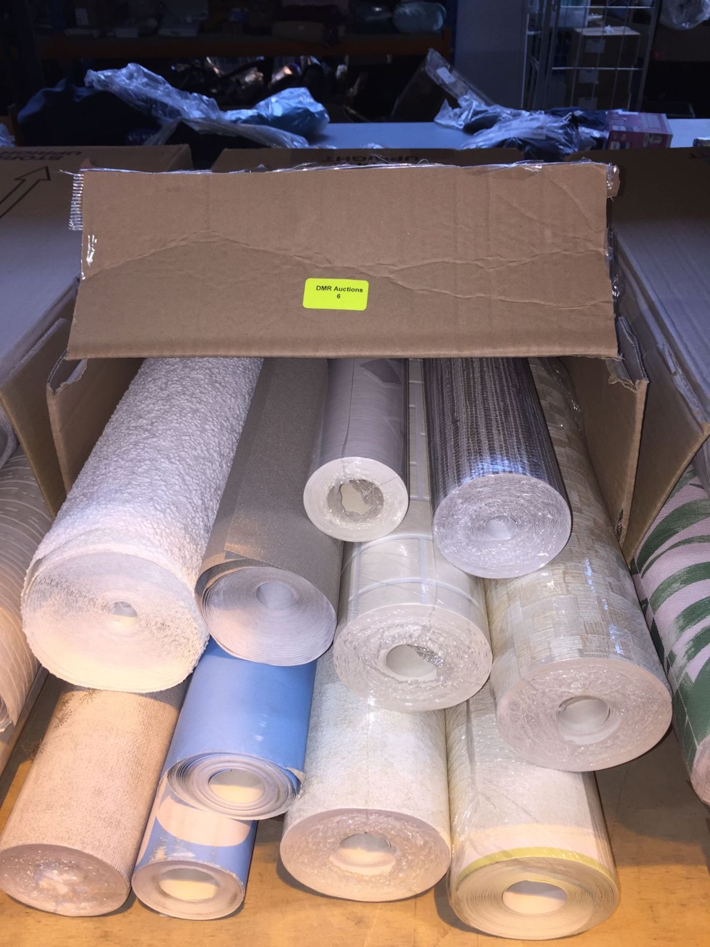 1 LOT TO CONTAIN A BOX OF ASSORTED WALLPAPER, THERE ARE 11 ROLLS IN THIS LOT, CONDITIONS VARY