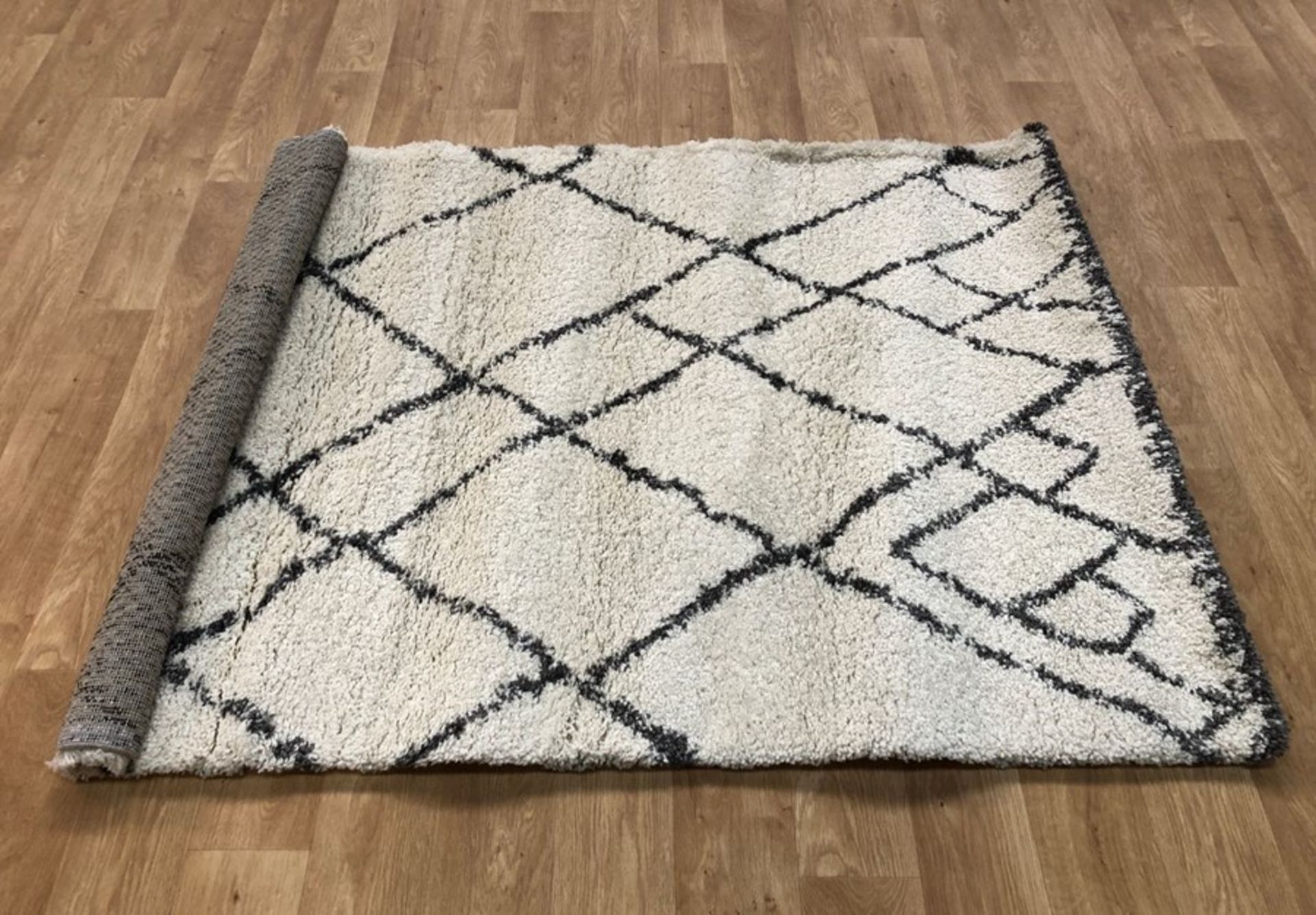 LA REDOUTE RABISCO BERBER STYLE RUG / SIZE: 120 X 170cm