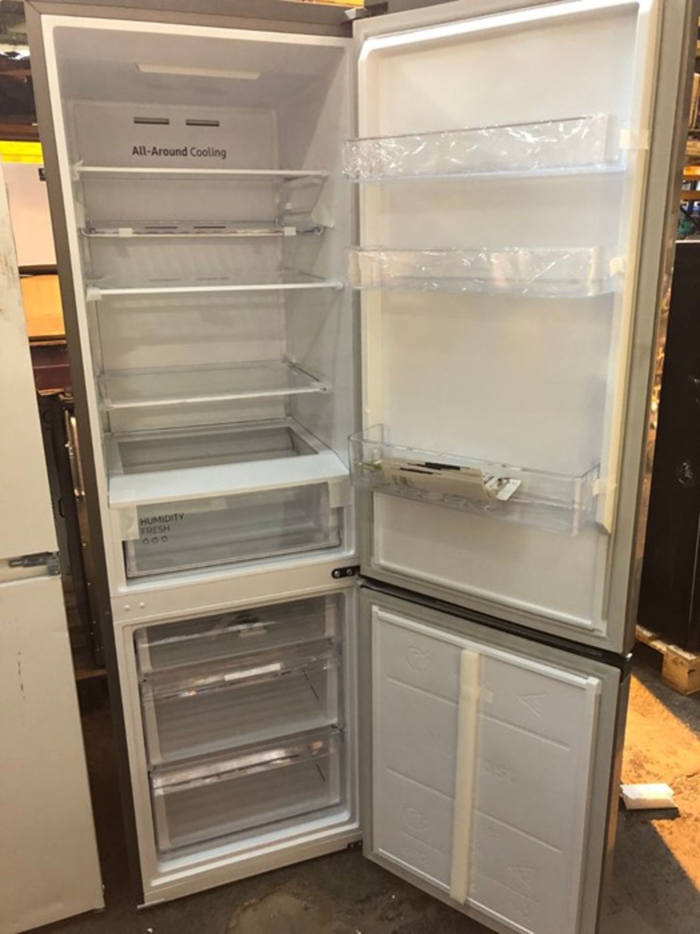 SAMSUNG RB36T602ESA FRIDGE FREEZER 70/30 / RRP £499.00 / UNTESTED CUSTOMER RETURN. LIGHTLY USED, - Image 2 of 4