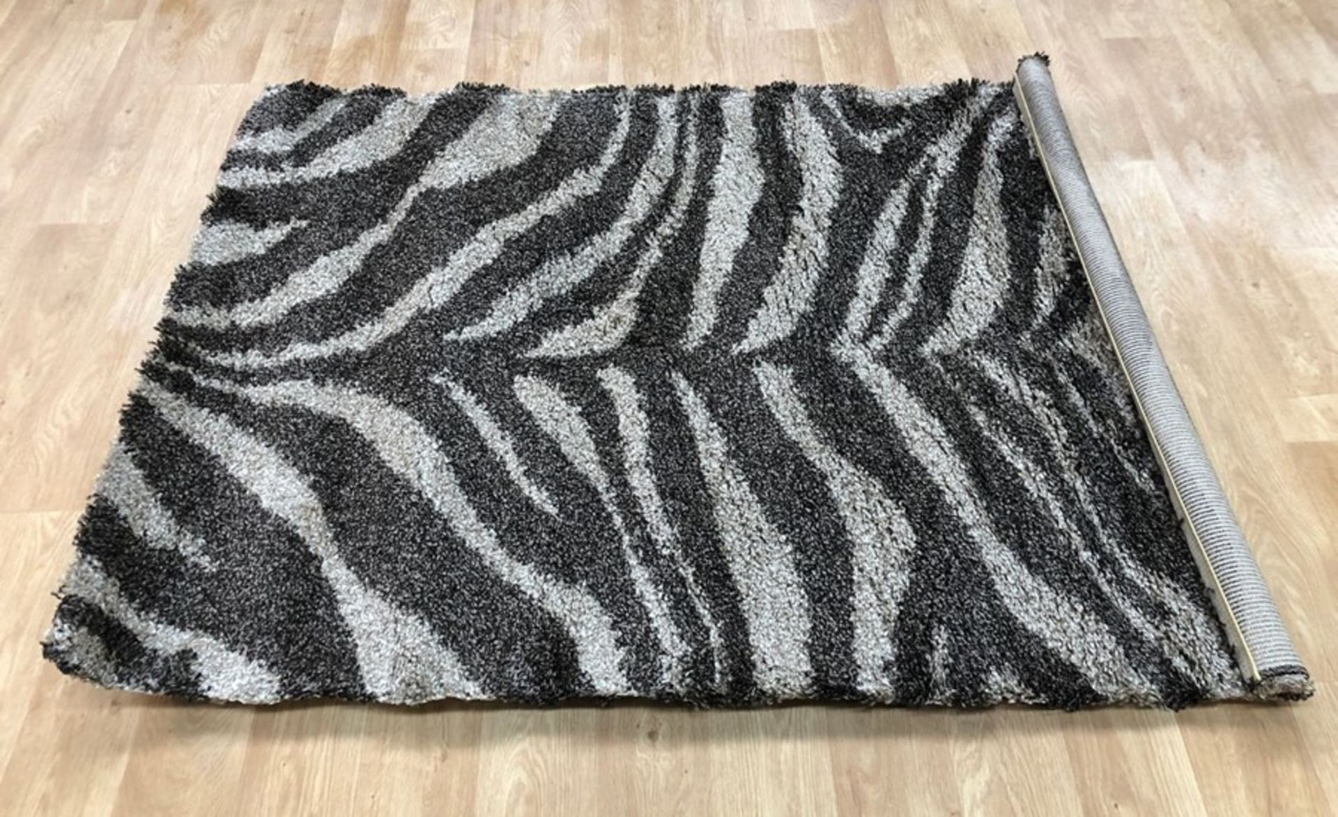 LA REDOUTE ZEBRA PATTERN RUG - BROWN/BEIGE / SIZE: 120 X 170cm