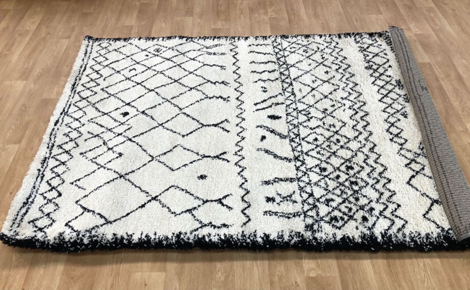 LA REDOUTE AFAW BERBER-STYLE RUG / SIZE: 160 X 230cm