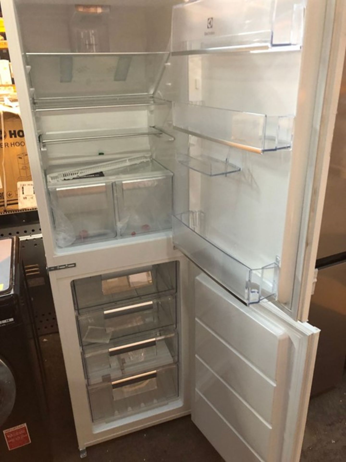 ELECTROLUX LNT7TE18S5 INTERGRATED FRIDGE FREEZER / RRP £829.99 / CONDITION REPORT: UNTESTED CUSTOMER - Image 3 of 3