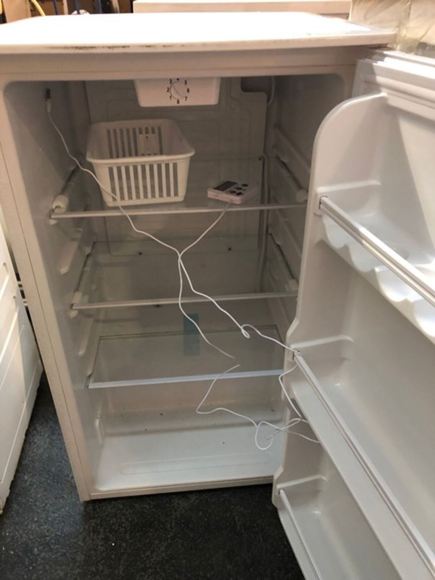 IGENIX UNDER-COUNTER FRIDGE / CONDITION REPORT: UNTESTED CUSTOMER RETURN. EXTERIOR WEAR AND TEAR, - Image 2 of 2
