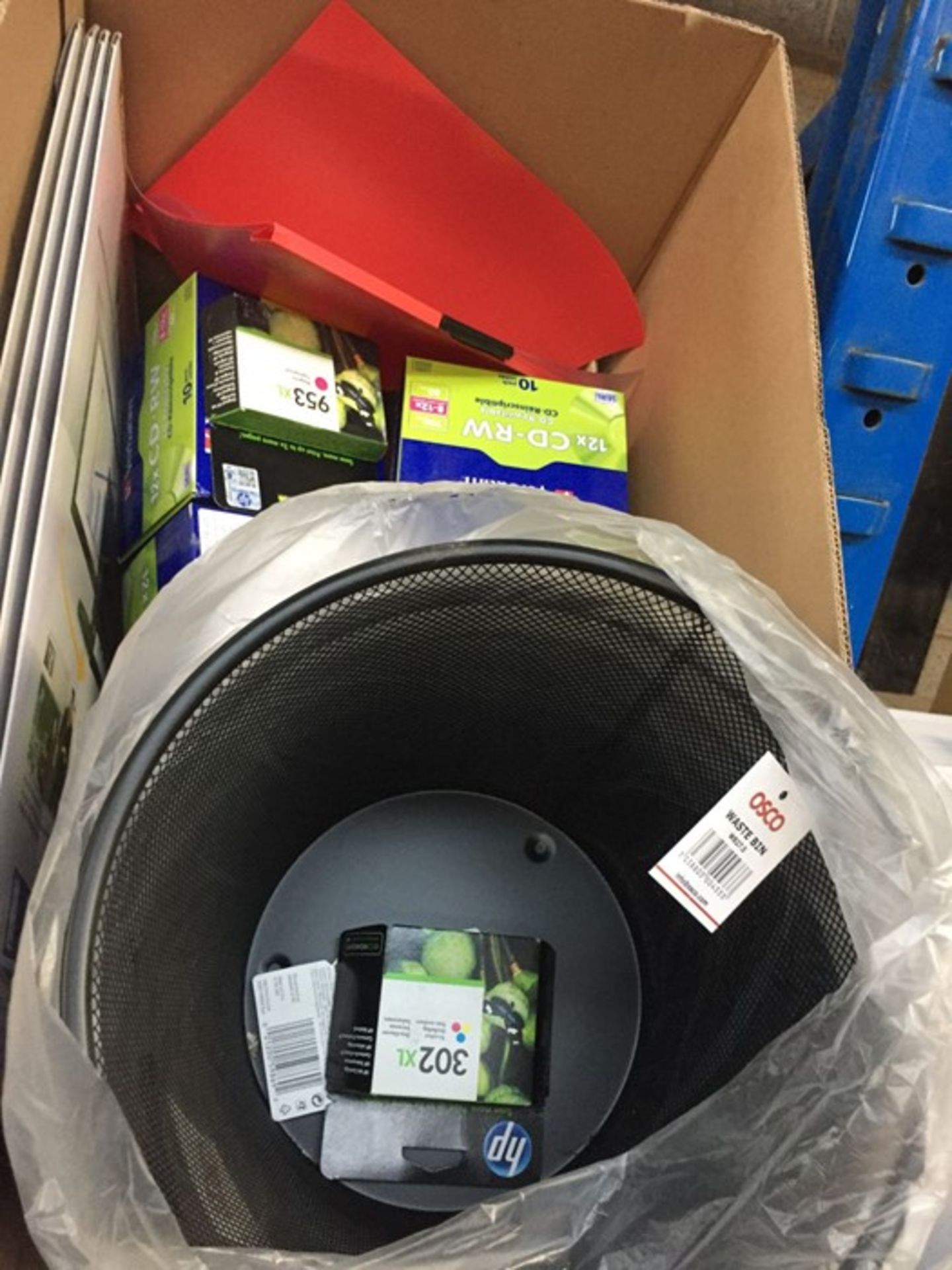 1 LOT TO CONTAIN AN ASSORTMENT OF OFFICE SUPPLIES, ITEMS TO INCLUDE : MESH BINS, QUICK TAGS, MONITOR