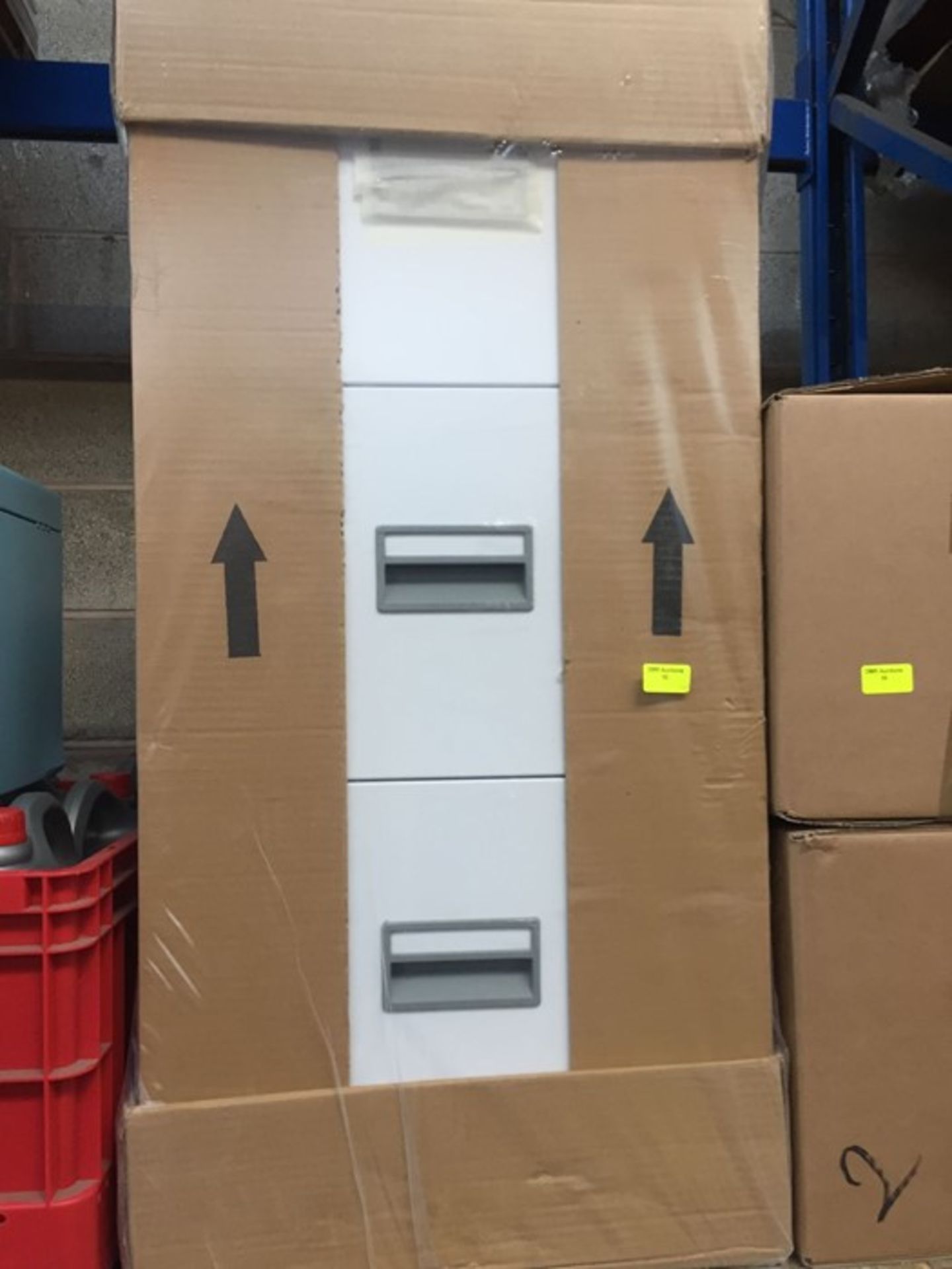 1 LOT TO CONTAIN A 3 DRAWER METAL FILING CABINET - L10