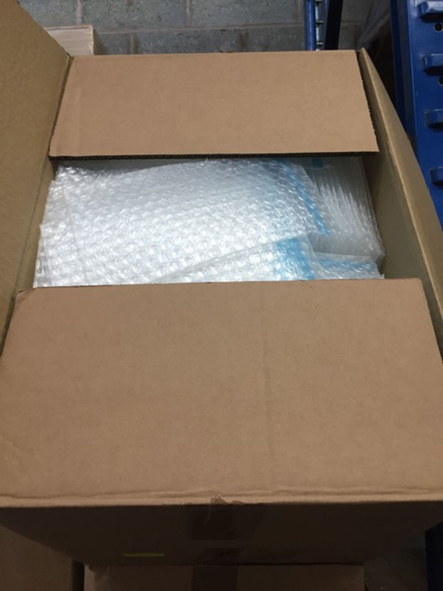 1 LOT TO CONTAIN A BOX OF BUBBLE POSTAL BAGS - L10