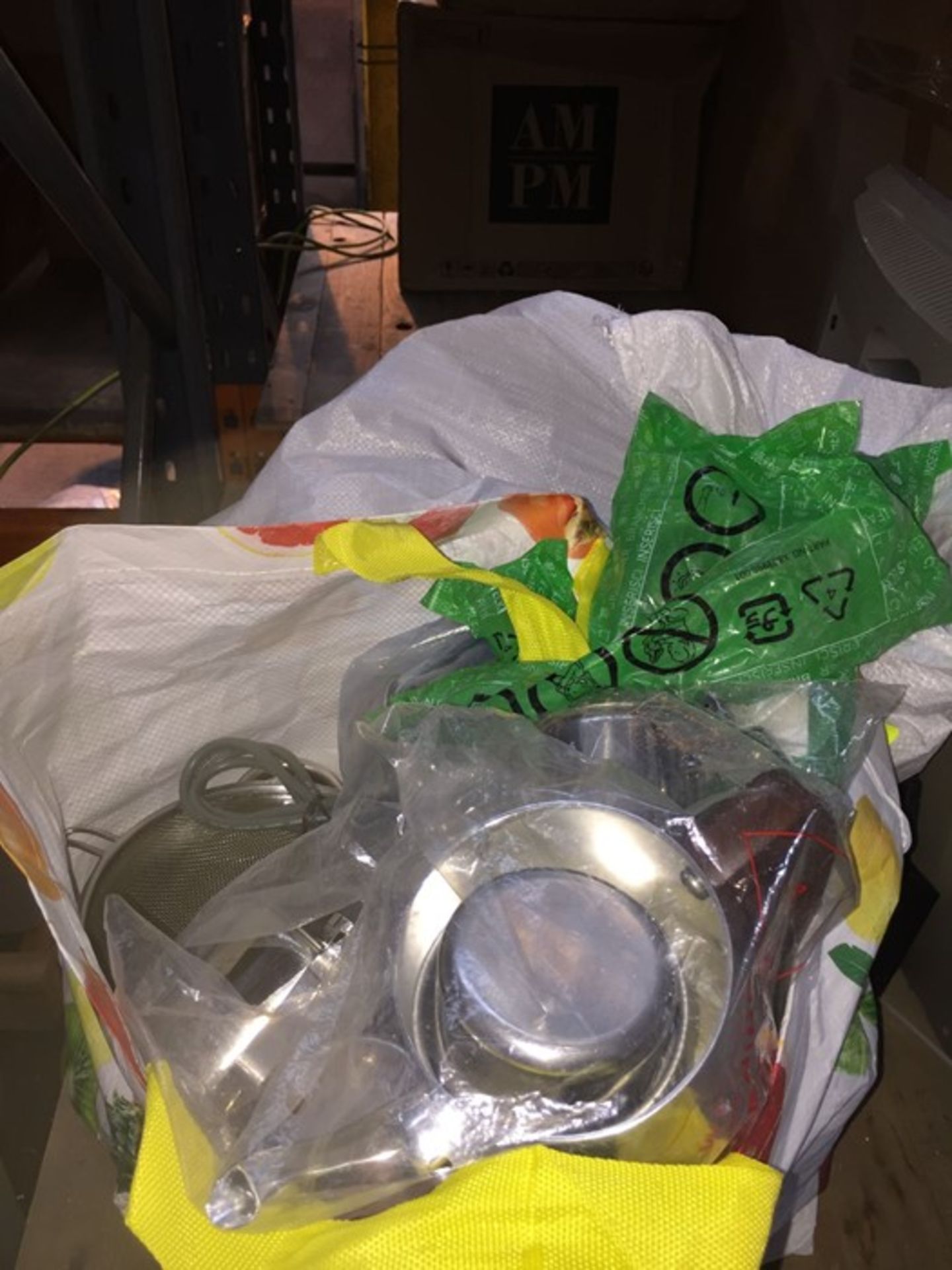 1 LOT TO CONTAIN A LARGE BAG FILLED WITH KITCHEN ACCESSORIES