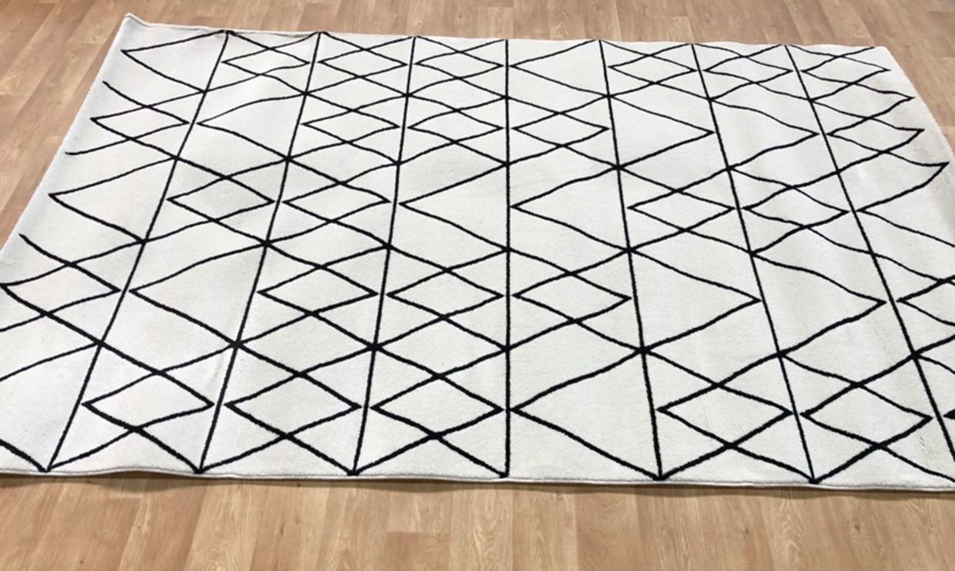 LA REDOUTE FEDRO GEOMETRIC RUG / SIZE: 200 X 290cm