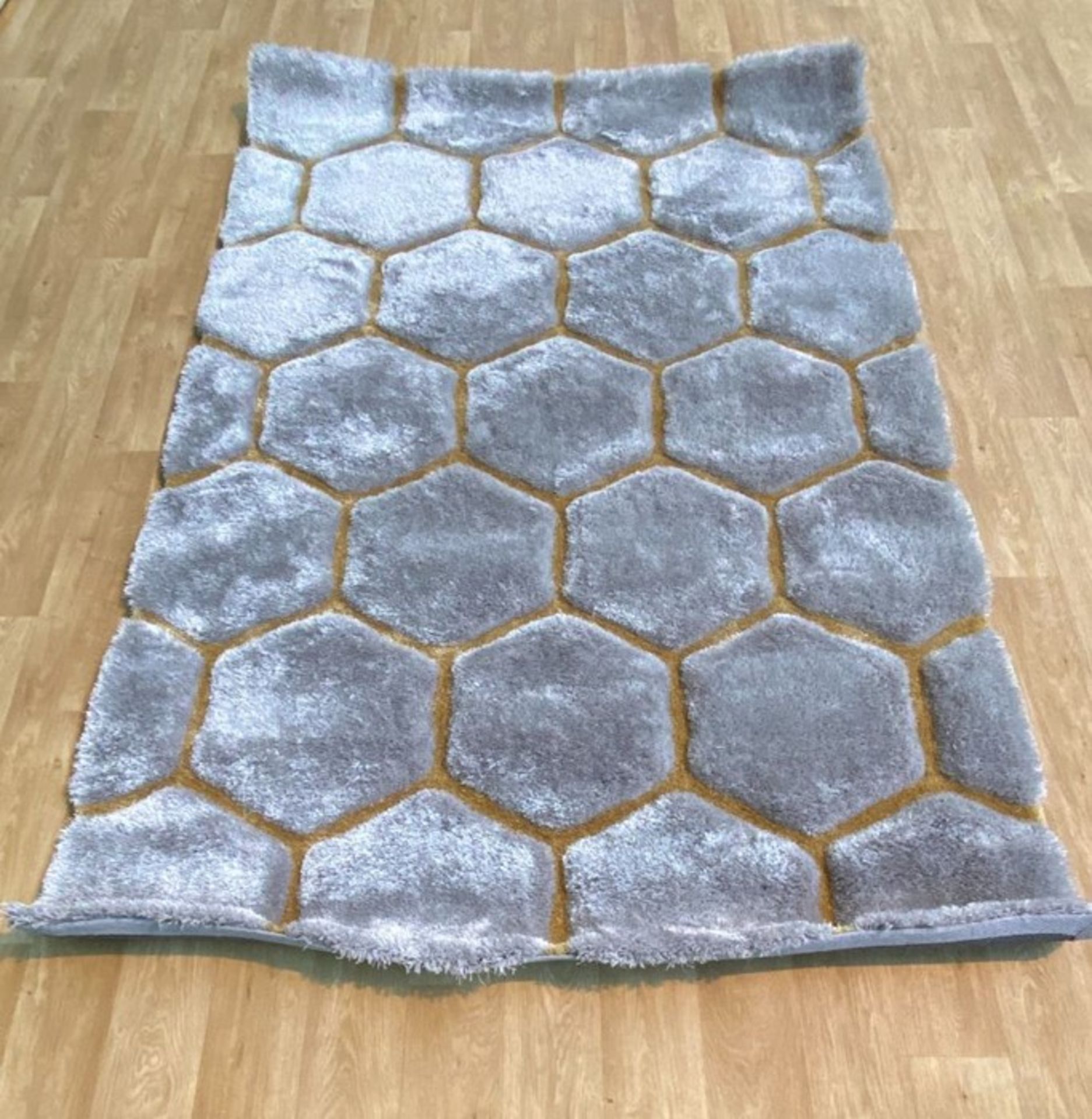 LA REDOUTE BERIS HEXAGON GEOMETRIC HAND CARVED RUG (150X230CM)