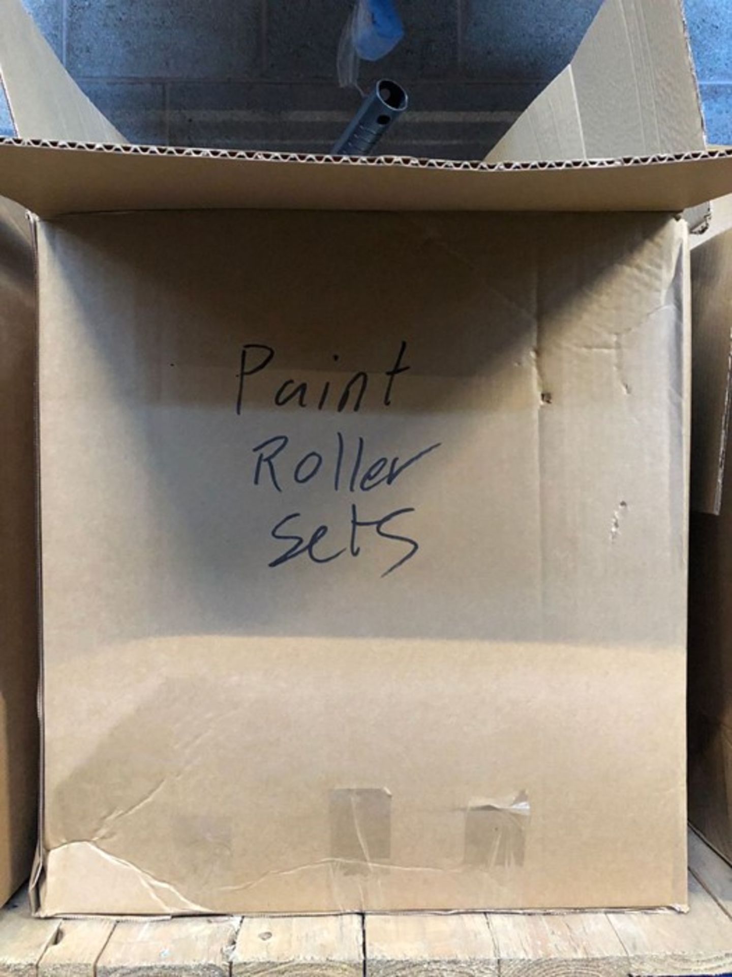 1 X VERY LARGE BOX TO CONTAIN A VERY LARGE ASSORTMENT OF PAINT ROLLER SETS / LIKE NEW - Image 2 of 3