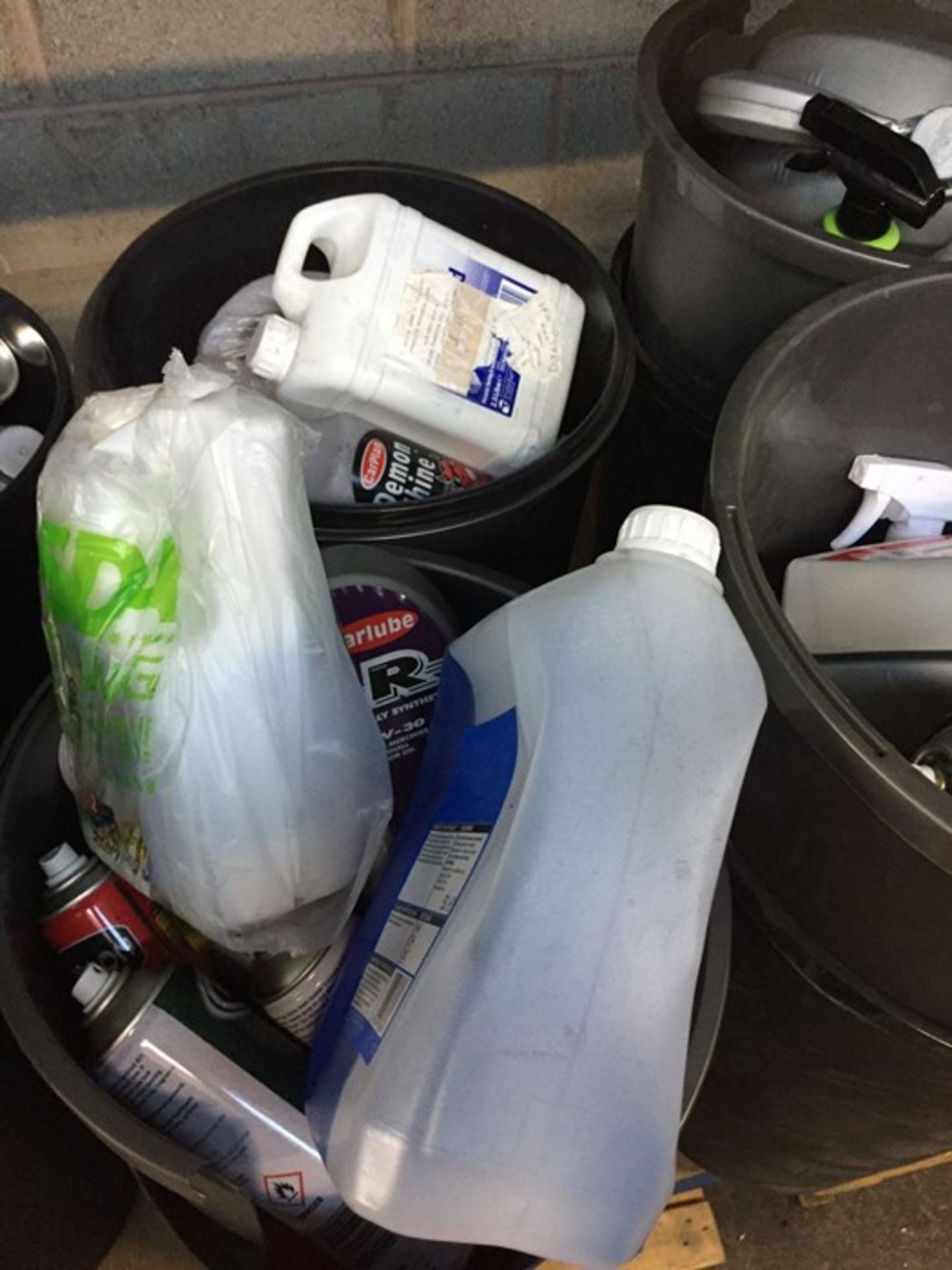 ONE LOT TO CONTAIN 2 LARGE TUBS OF CLEANING CHEMICALS (DE-ICER, CAR SHAMPOO AND MOTOR OILS) (