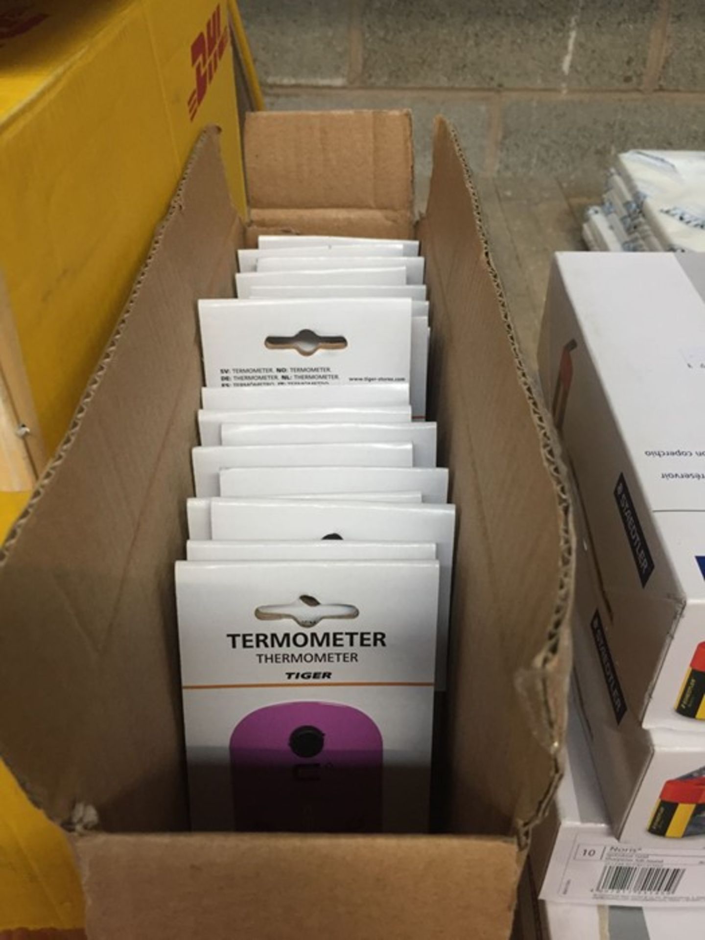 1 LOT TO CONTAIN A BOX OF 20 X AS NEWTHERMOMETERS IN VARIOUS COLOURS