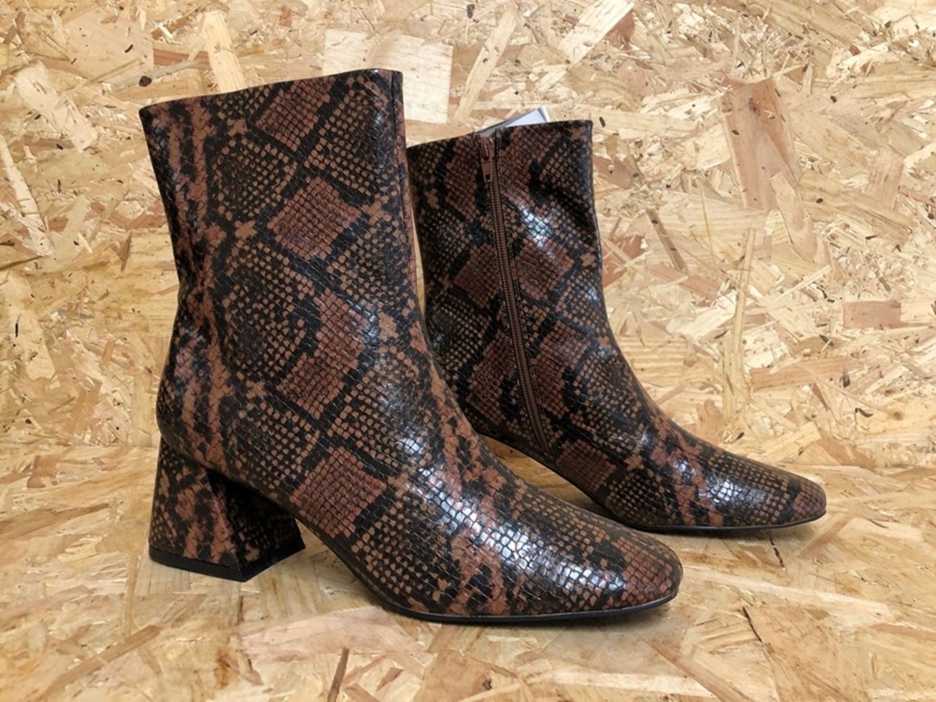 1 X PAIR OF LA REDOUTE COLLECTIONS PYTHON PRINT ANKLE BOOTS WITH BLOCK HEEL / SIZE: 6.5 UK / RRP £