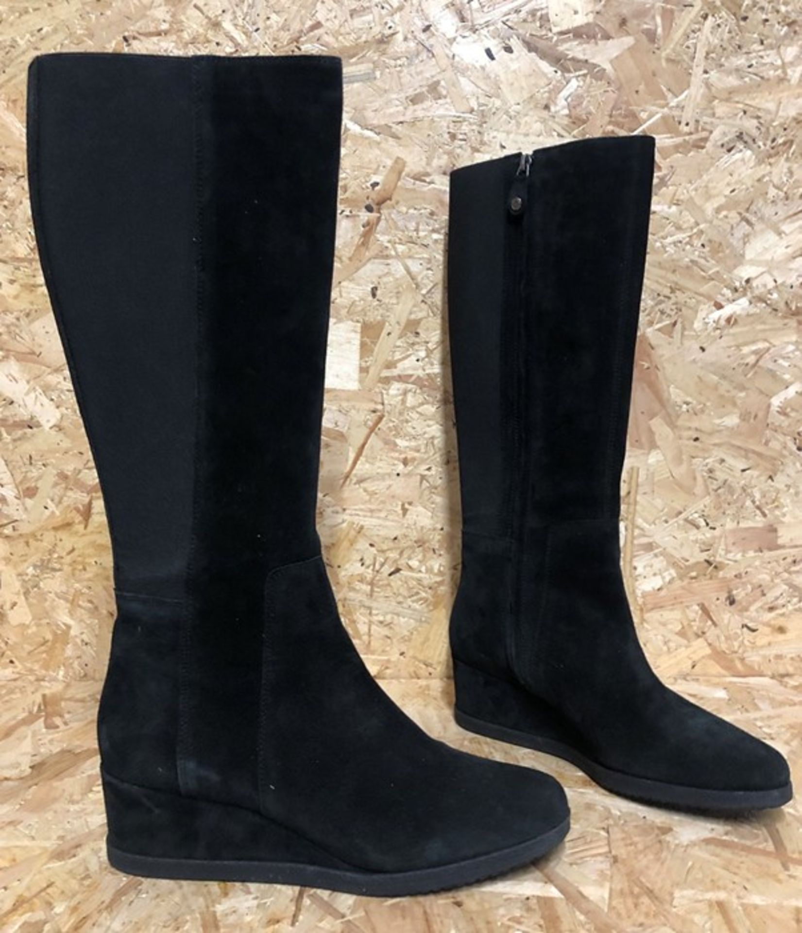 1 X PAIR OF GEOX ANYLLA KNEE-HIGH BOOTS IN SUEDE / SIZE: 41 EU / RRP £170.00 / GRADE A