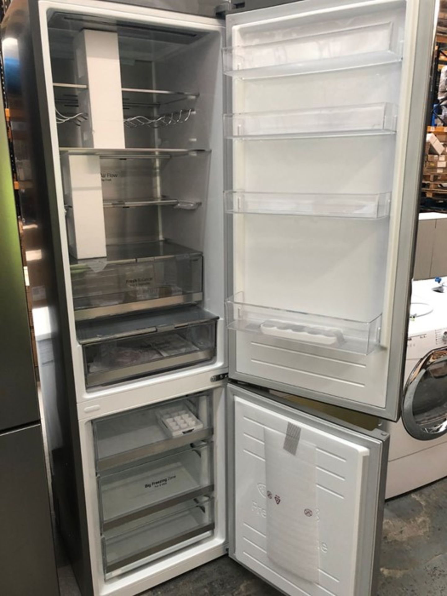 LG GBB92STAXP FREESTANDING 60/40 FRIDGE FREEZER, PREMIUM STEEL - Image 2 of 4