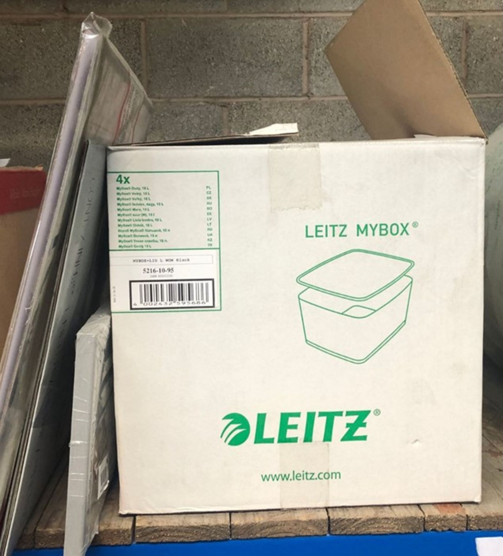 1 X LEITZ BOX AND OTHER ASSORTED OFFICE ITEMS