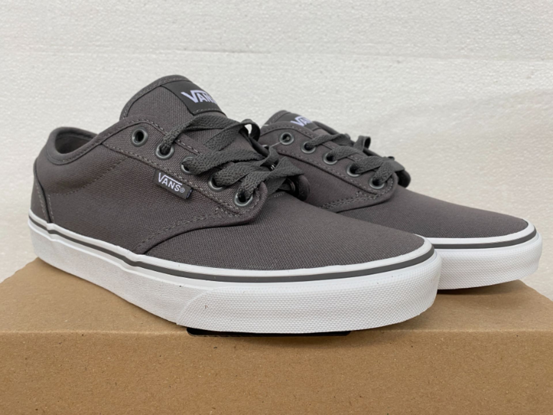 1 LOT TO CONTAIN AN AS NEW BOXED PAIR OF VANS UK SIZE 6 CANVAS TRAINER IN GREY