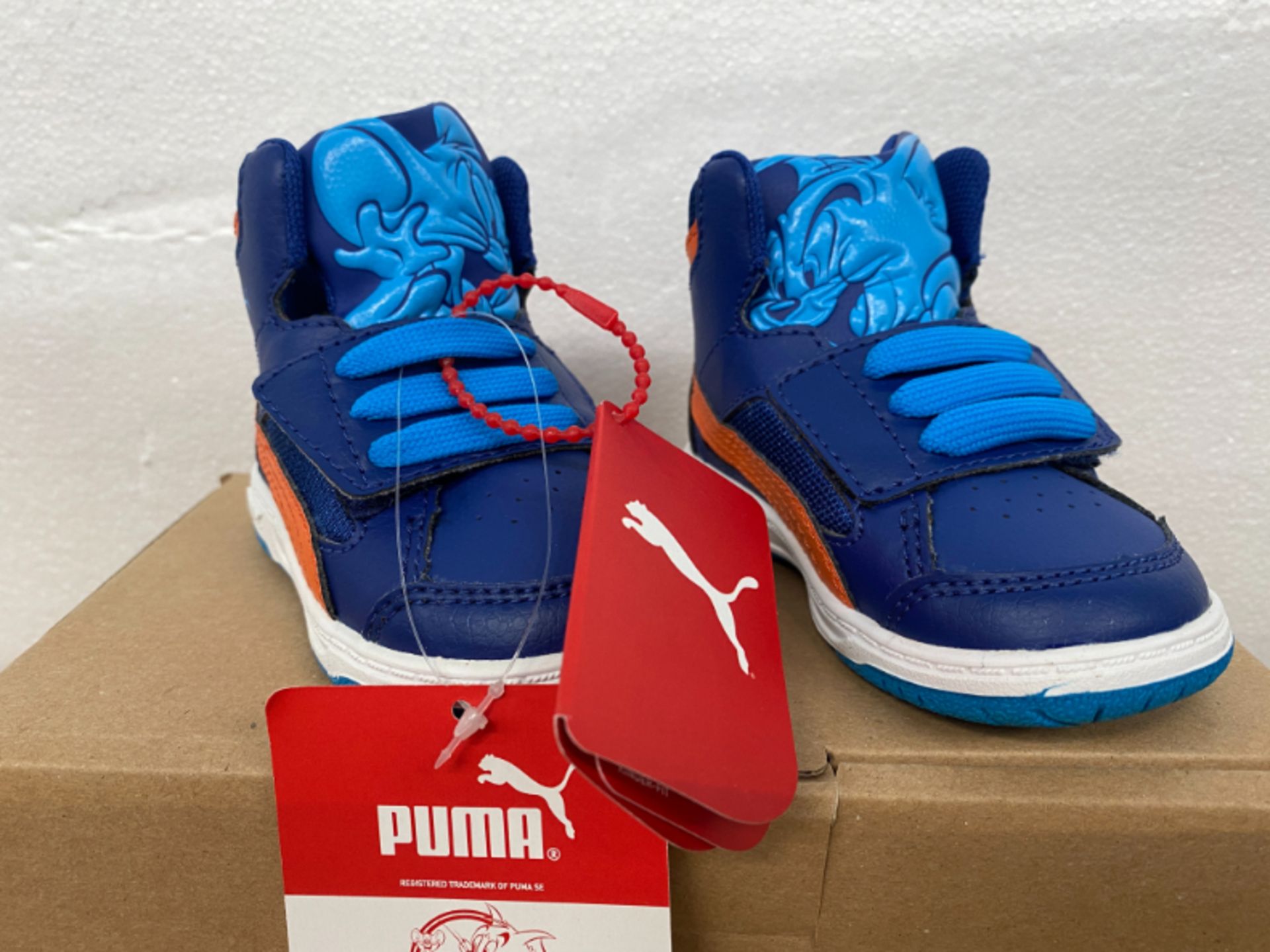 1 LOT TO CONTAIN AN AS NEW BOXED PAIR OF PUMA UK SIZE C3 TOM AND JERRY HIGH TOP TRAINER IN BLUE