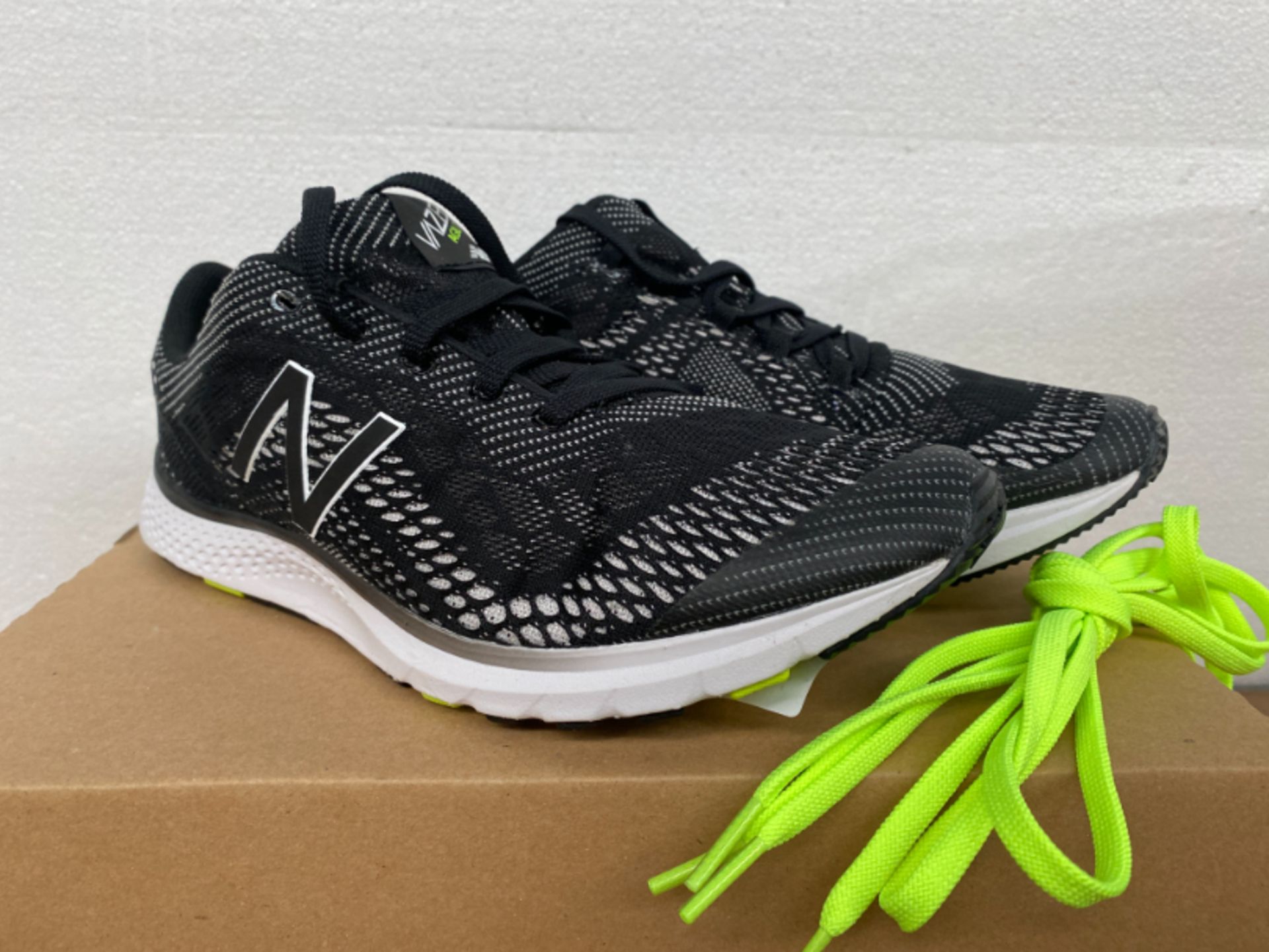 1 LOT TO CONTAIN AN AS NEW BOXED PAIR OF NEW BALANCE UK SIZE 6 VAZEE AGILITY RUNNING TRAINER IN BLAC